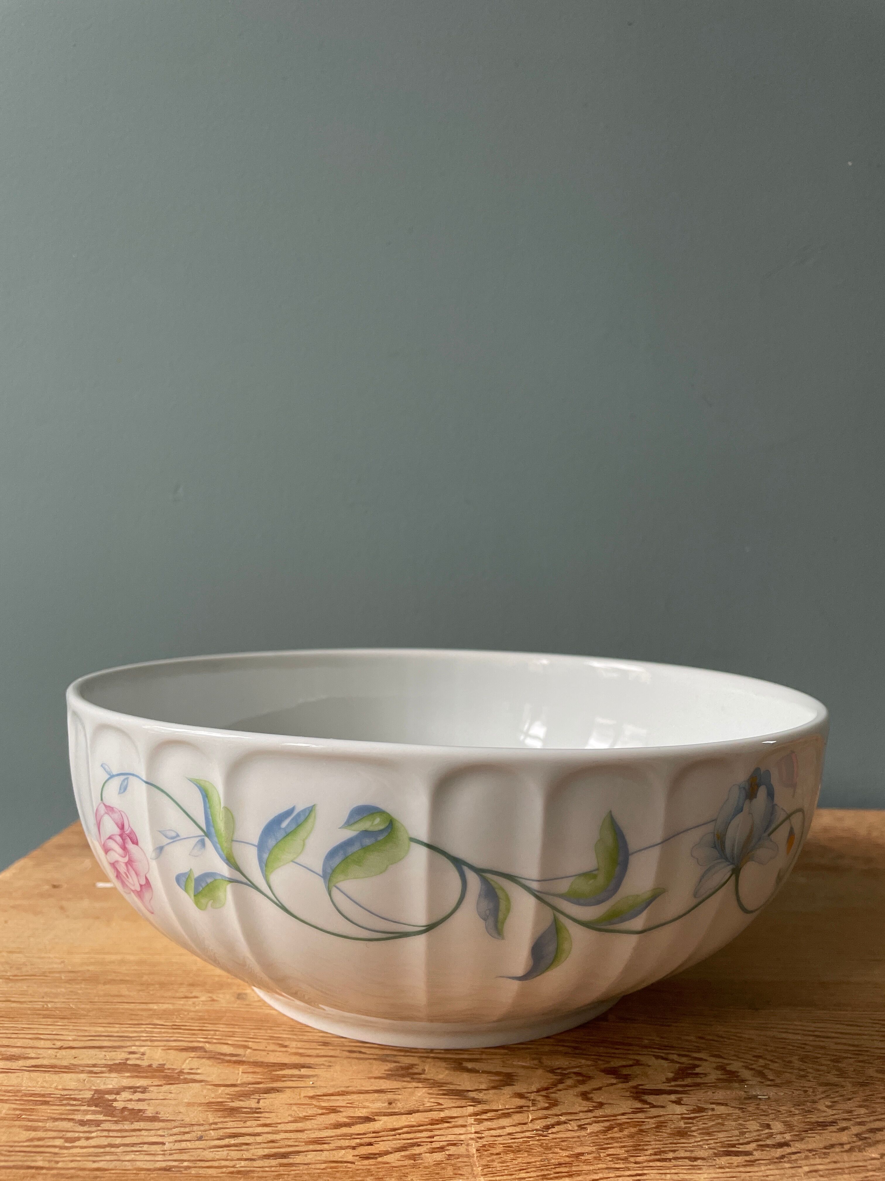 Vintage fine porcelain salad bowl, "Laurent creation"