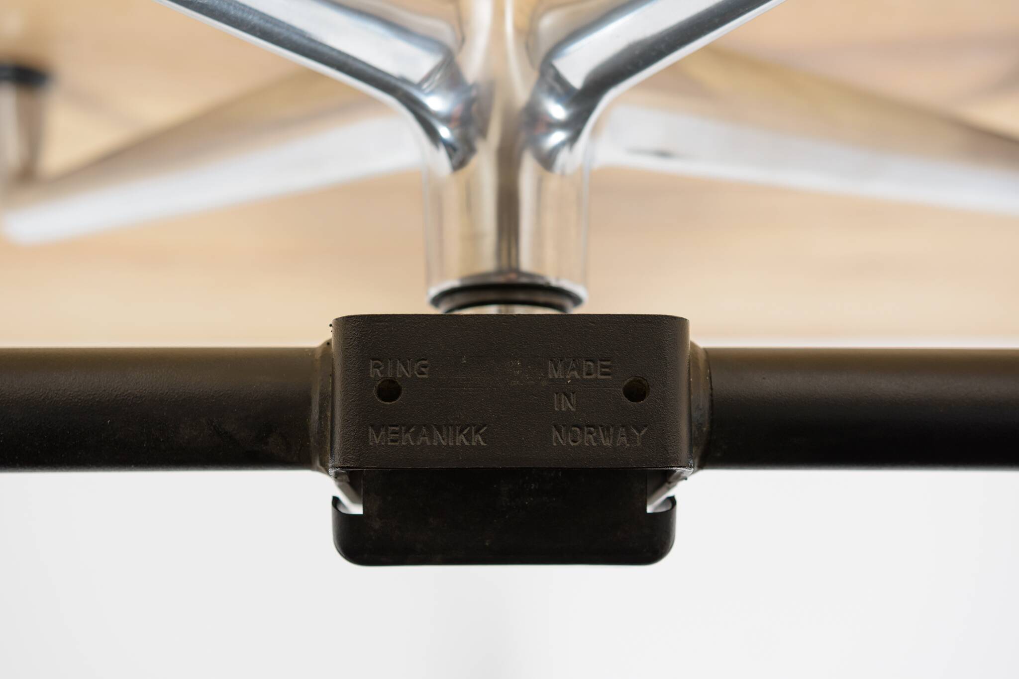 Eames Alu Group EA124 & EA125 Lounge Chair & Ottoman by Charles & Ray Eames for Vitra, 1980s.