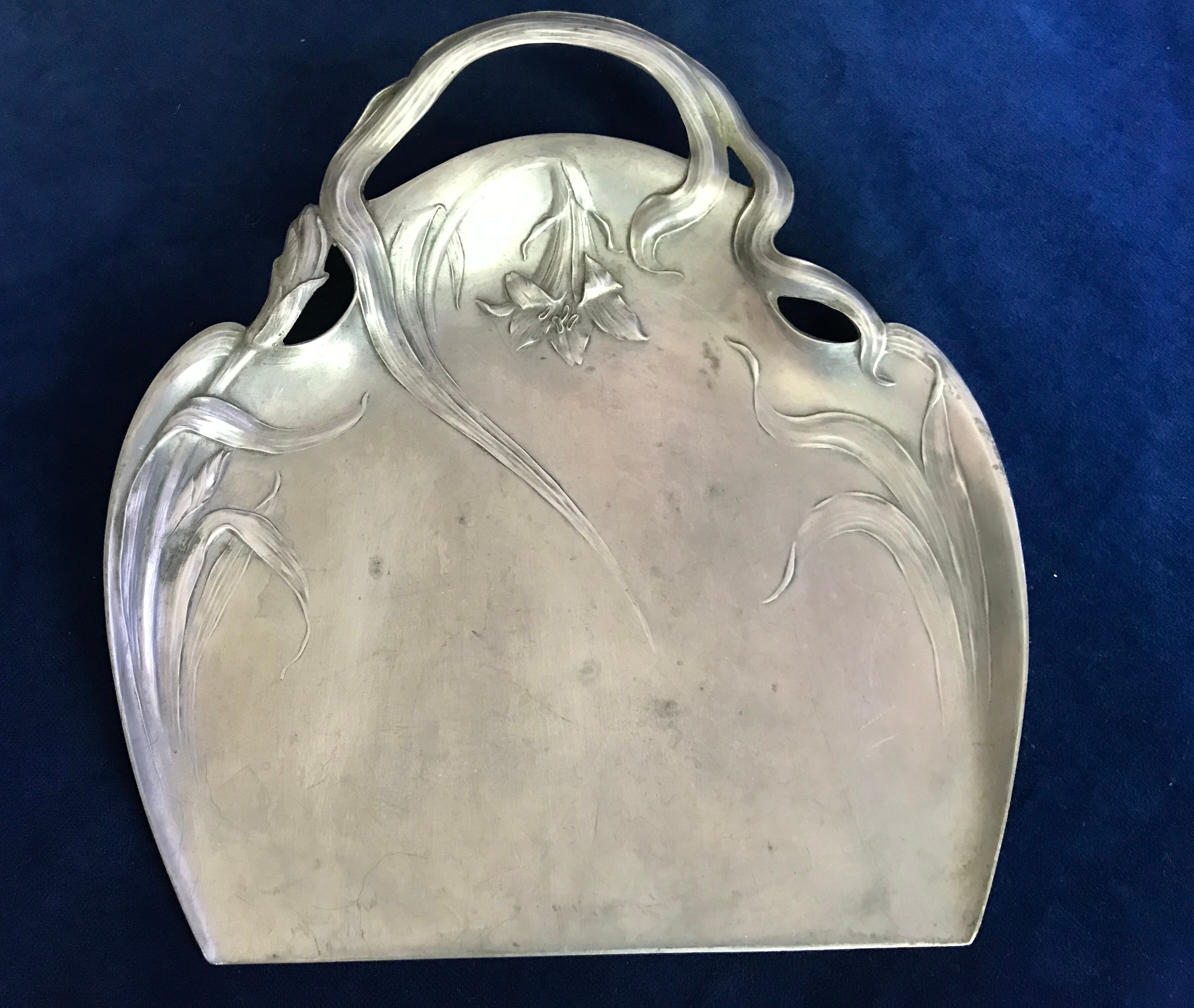 Old art nouveau crumbs picks up