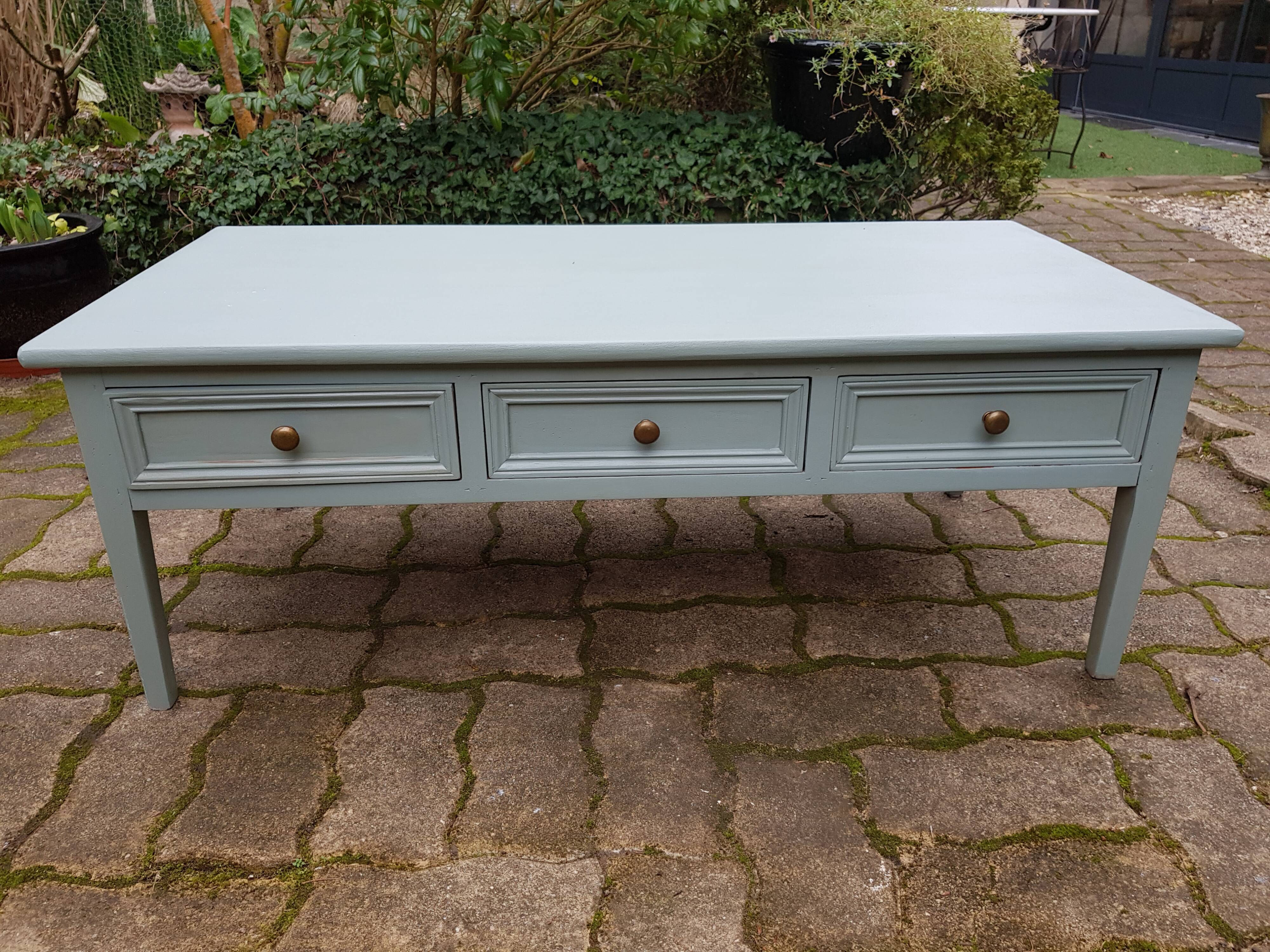 Coffee table with drawers