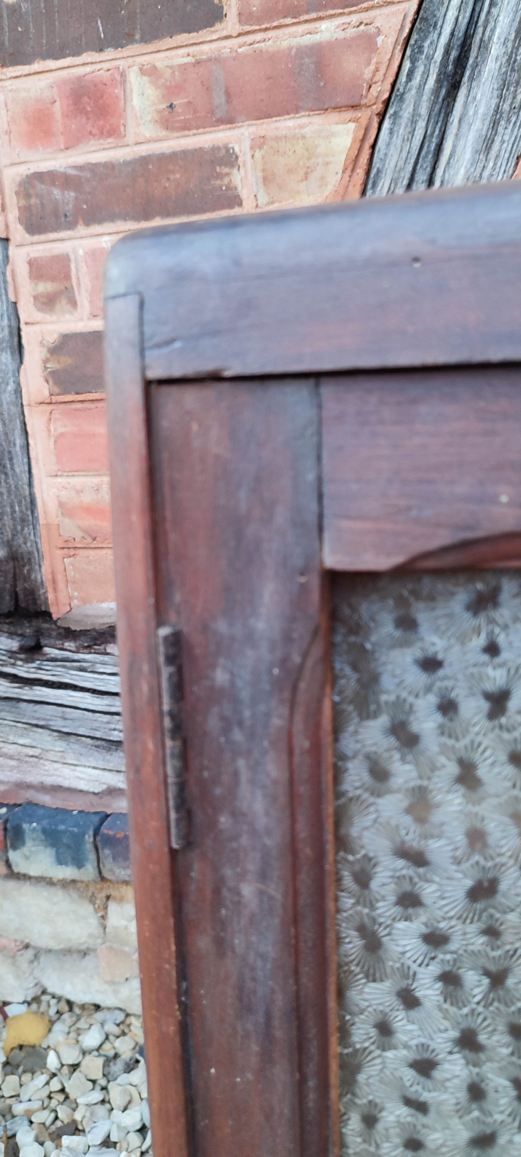 Wall-mounted medicine cabinet
