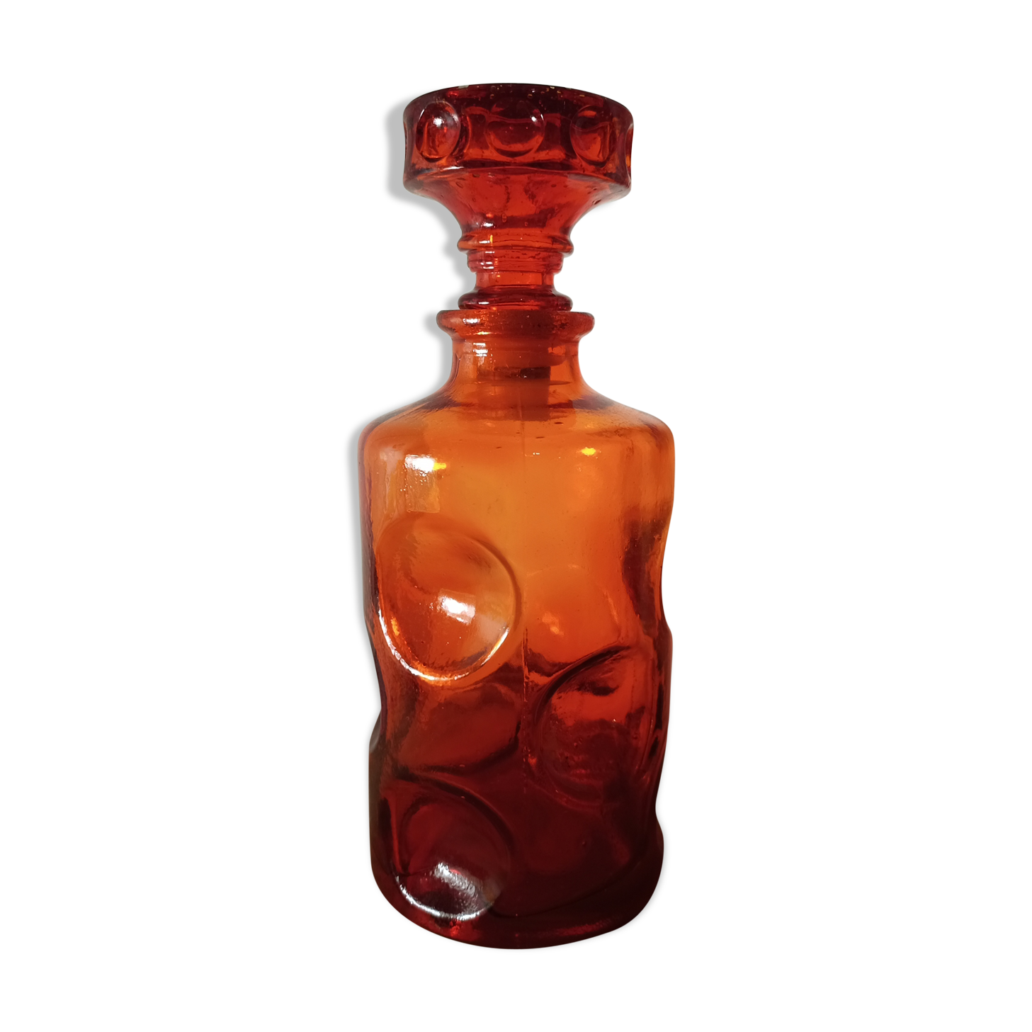 Red carafe with molded glass with hollow bubbles