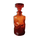 Carafe rouge au verre moulé avec bulles en creux