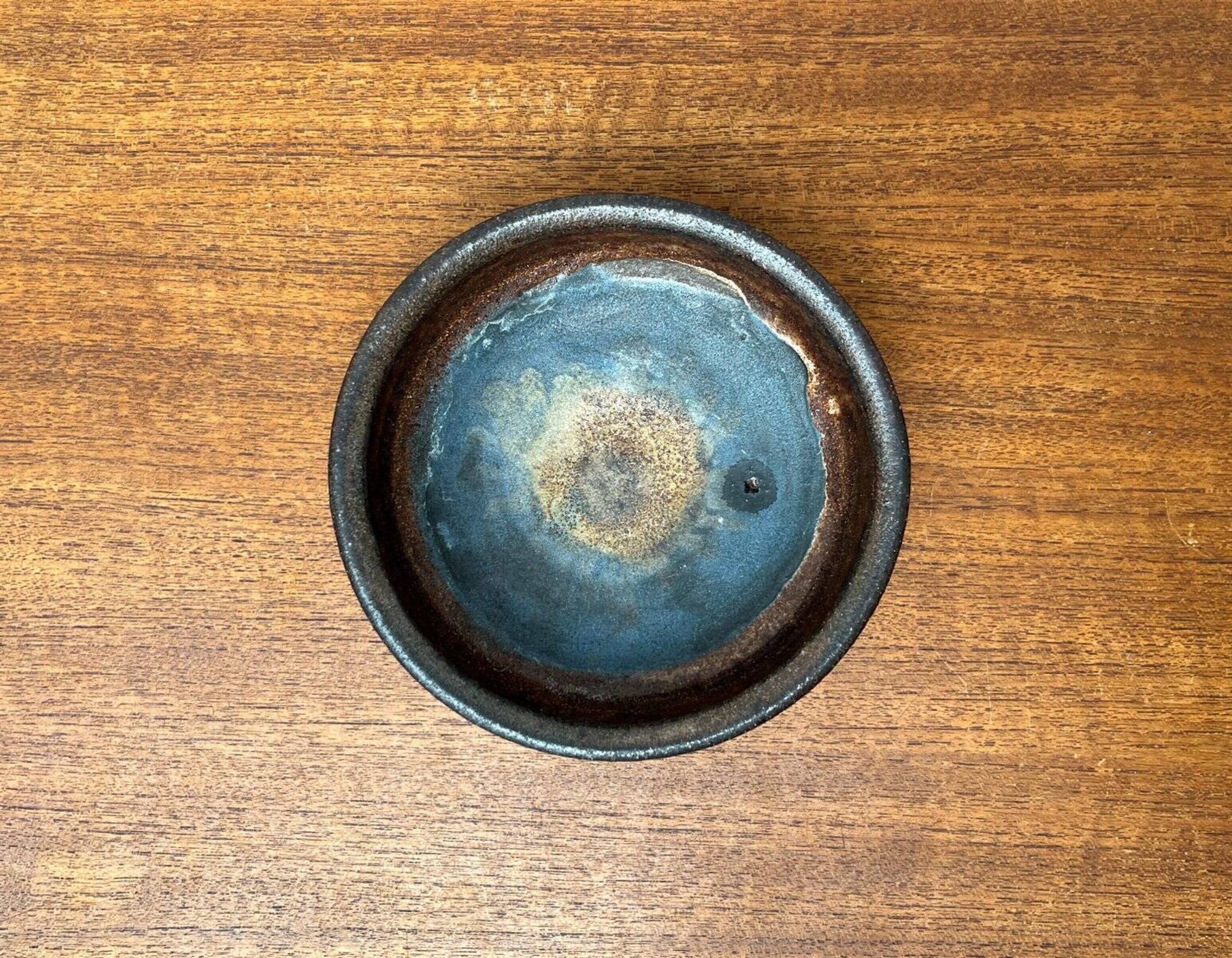 Mid-century German studio pottery bowl by Volker Ellwanger, 1960s.