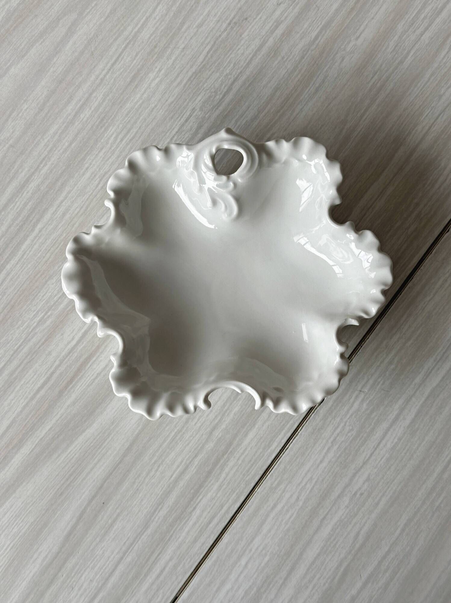 Coupelle porcelaine blanche forme feuille