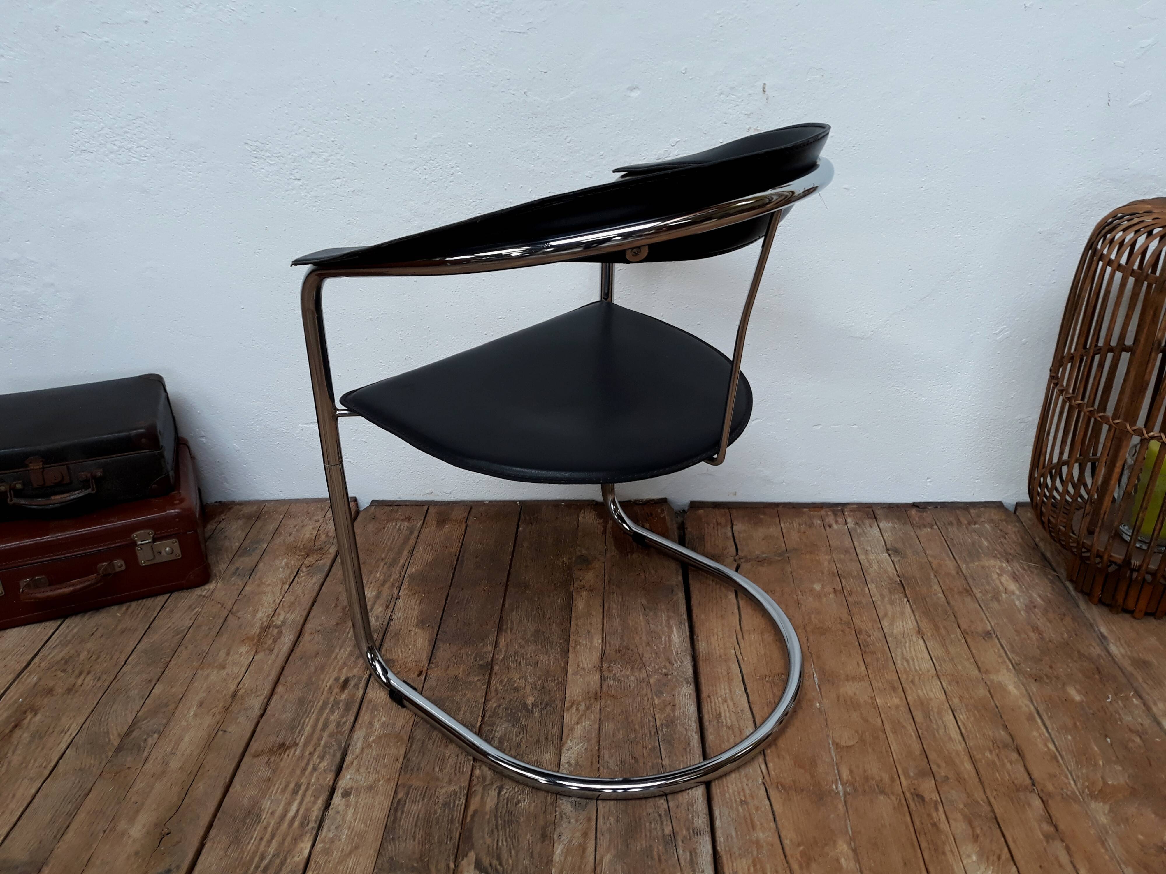 Fauteuil vintage métal chromé et cuir design italien