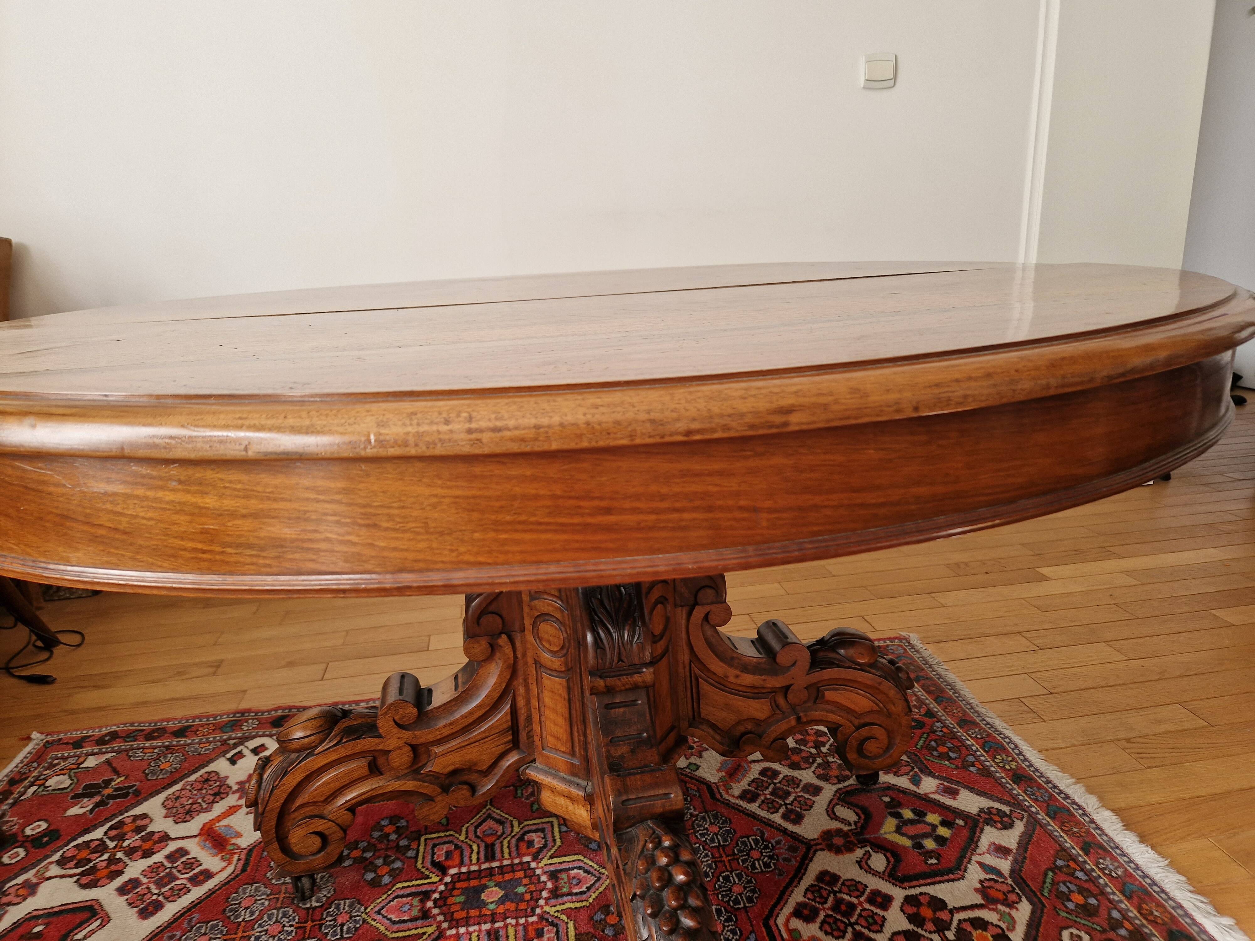 Round walnut table in solid wood, Napoleon III style with extensions - for 14 settings.