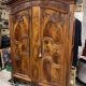 armoire noyer chapeau de gendarme