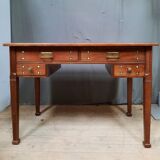 Flat desk