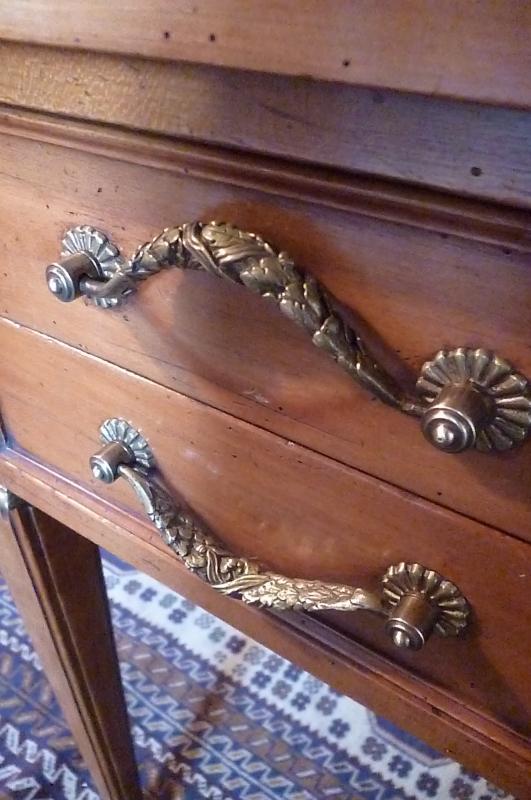 Double-sided flat desk