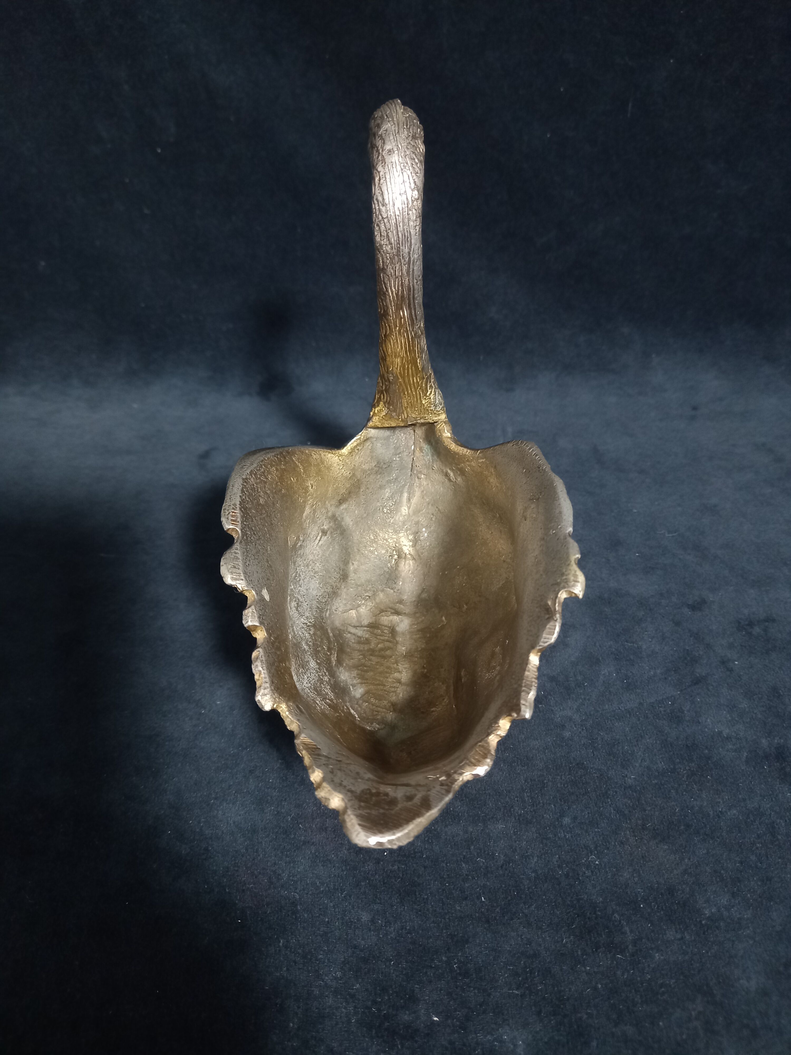 Planter in the shape of a swan