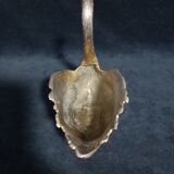 Planter in the shape of a swan