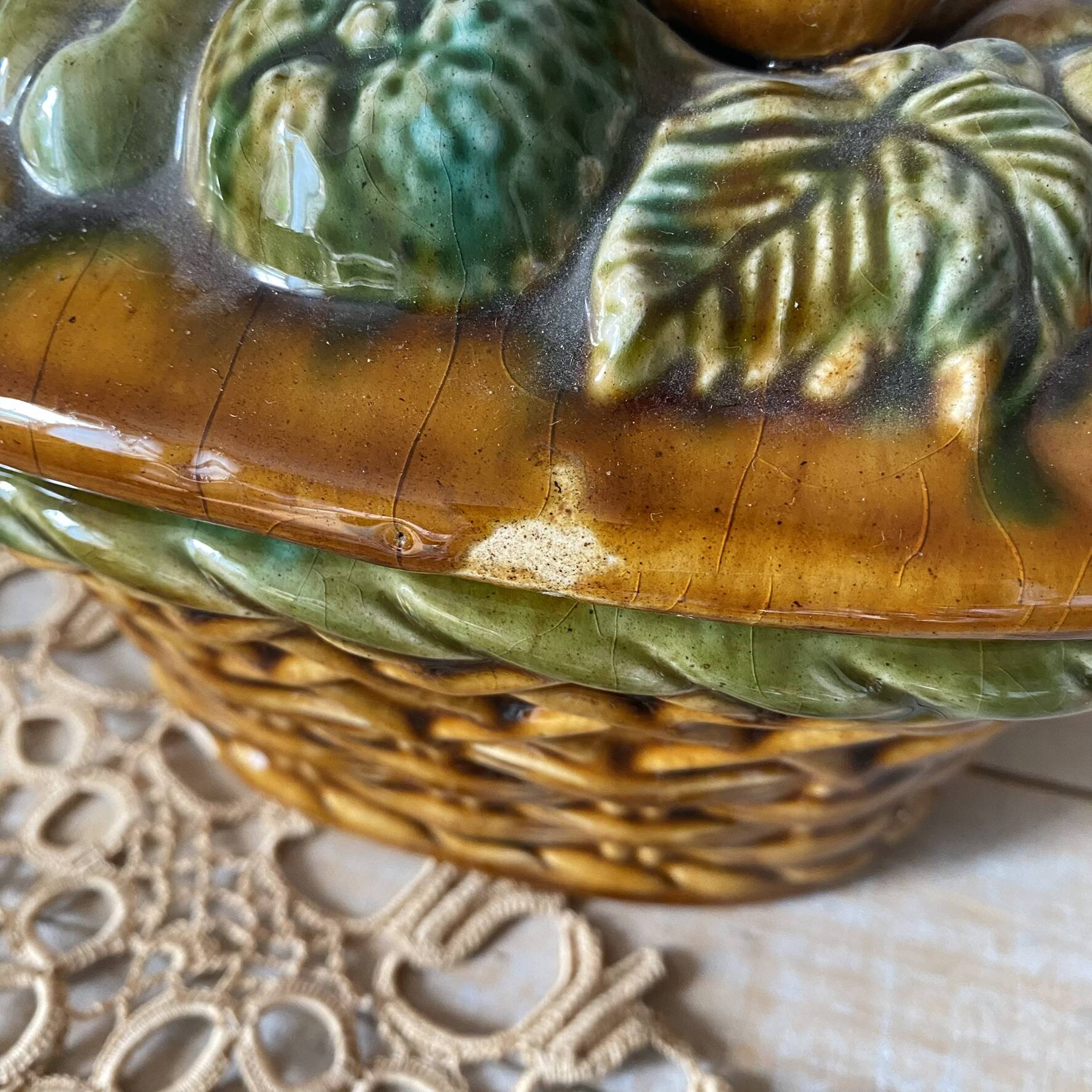 Trick-the-eye slipware bonbonnière