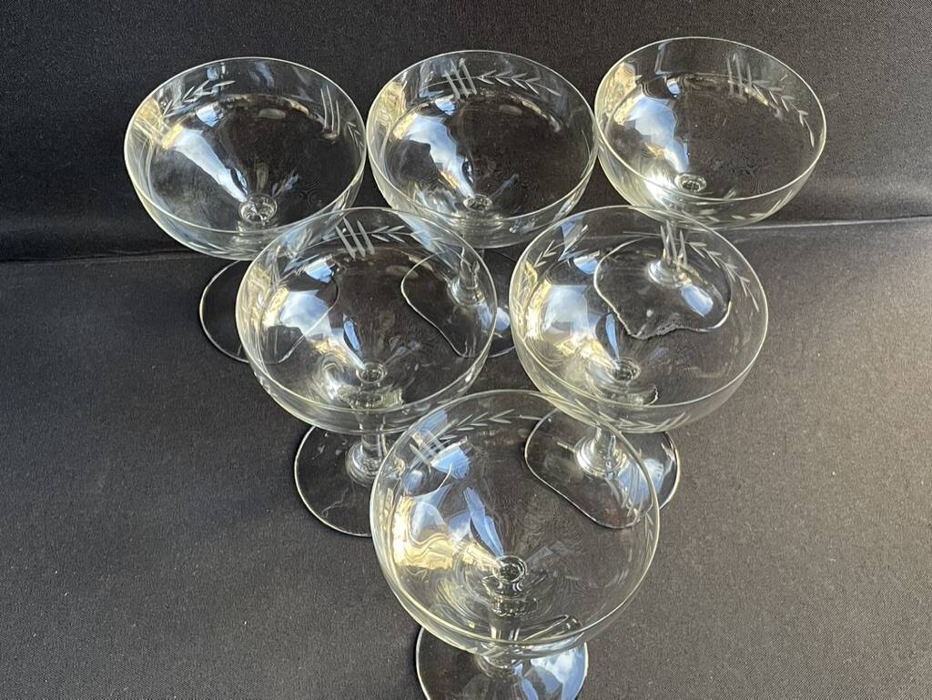 6 Champagne glasses – Cut crystal