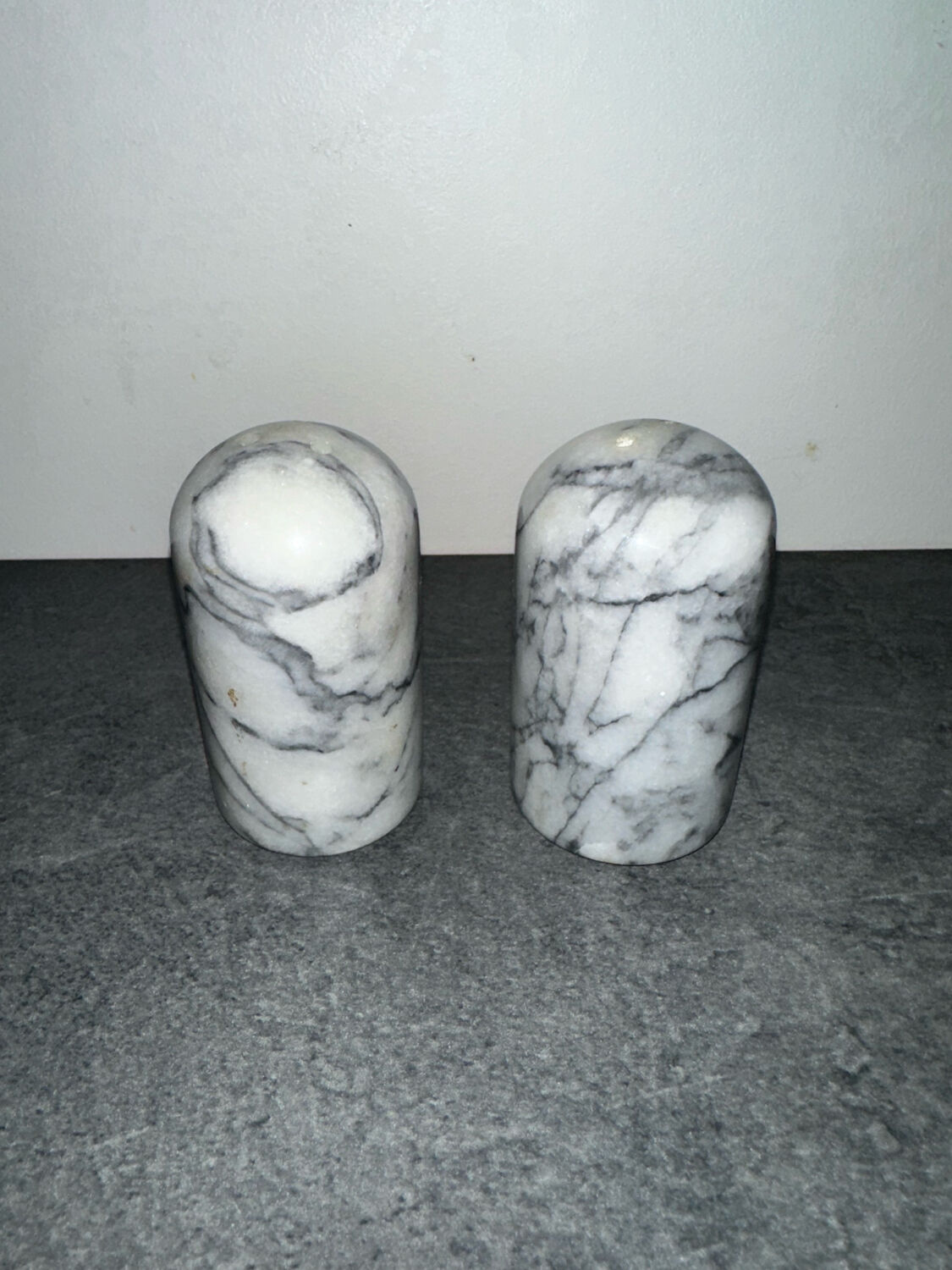 Salière et poivrière en marbre de Crrare