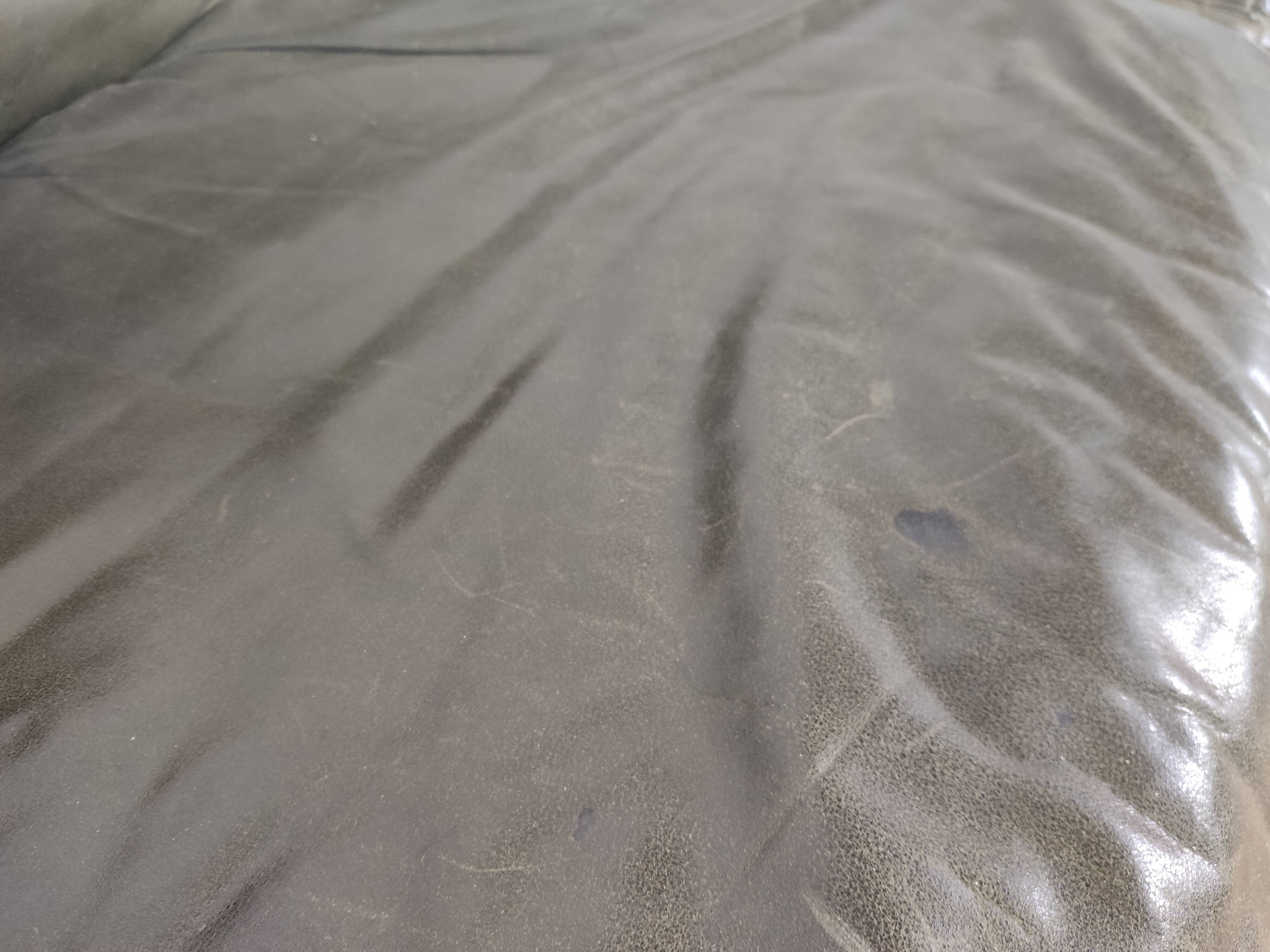 Modulable sofa an armchair in leather and wood