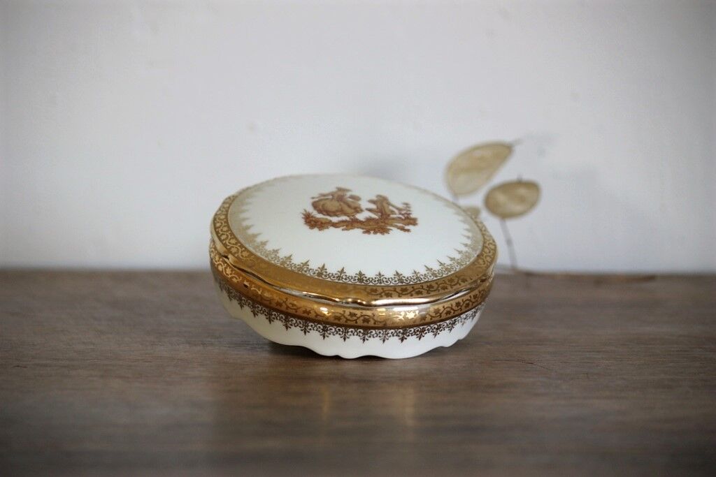 Porcelain jewelry box