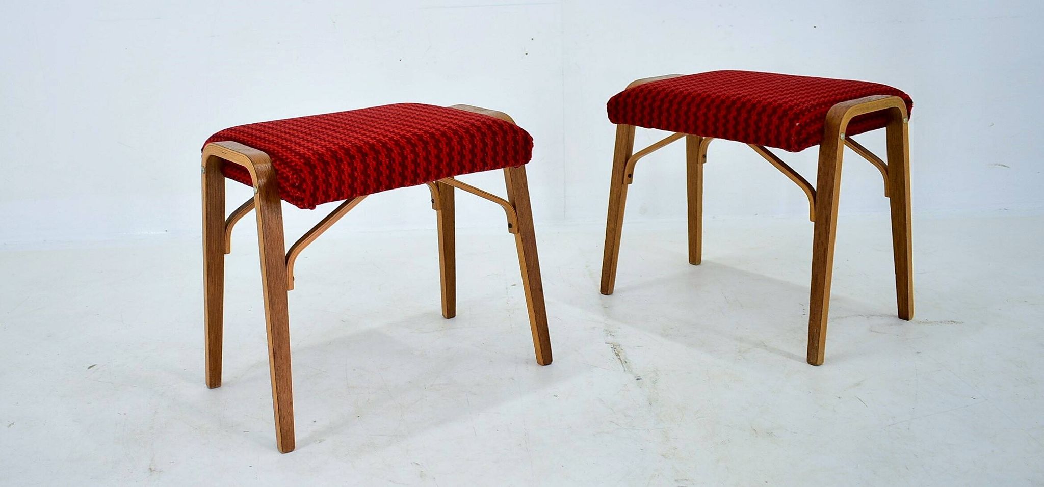 Tabourets en hêtre Ludvik Volak des années 1960 par Drevopodnik Holesov, Tchécoslovaquie