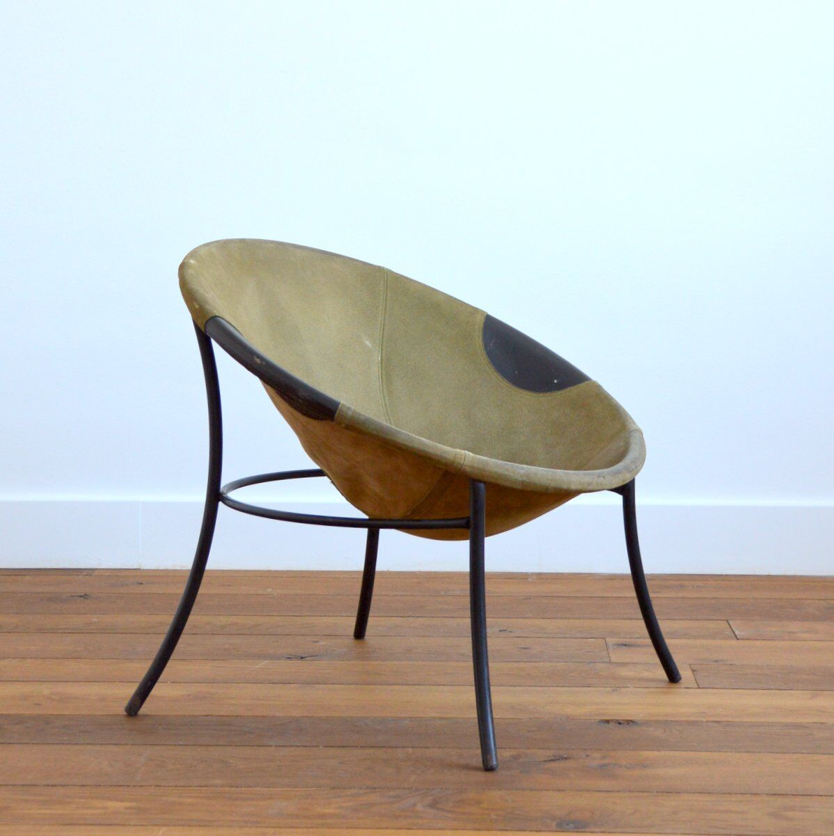 Circle chair in vintage suede 1960s