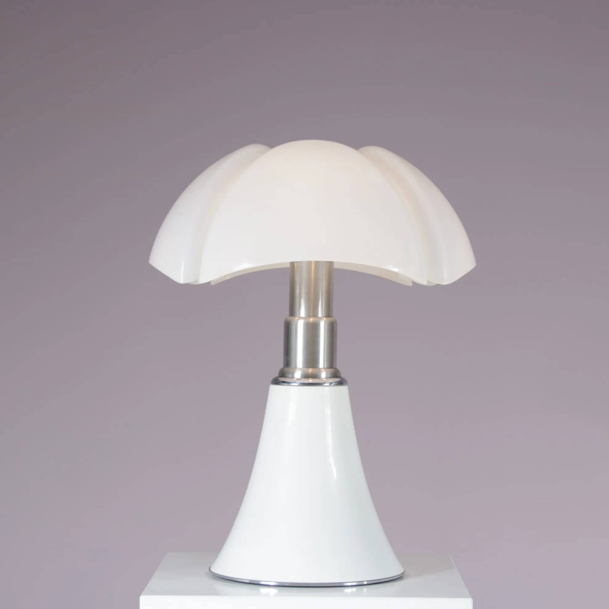 Gae Aulenti “Pipistrello” table lamp for Martinelli Luce, Italy 1970