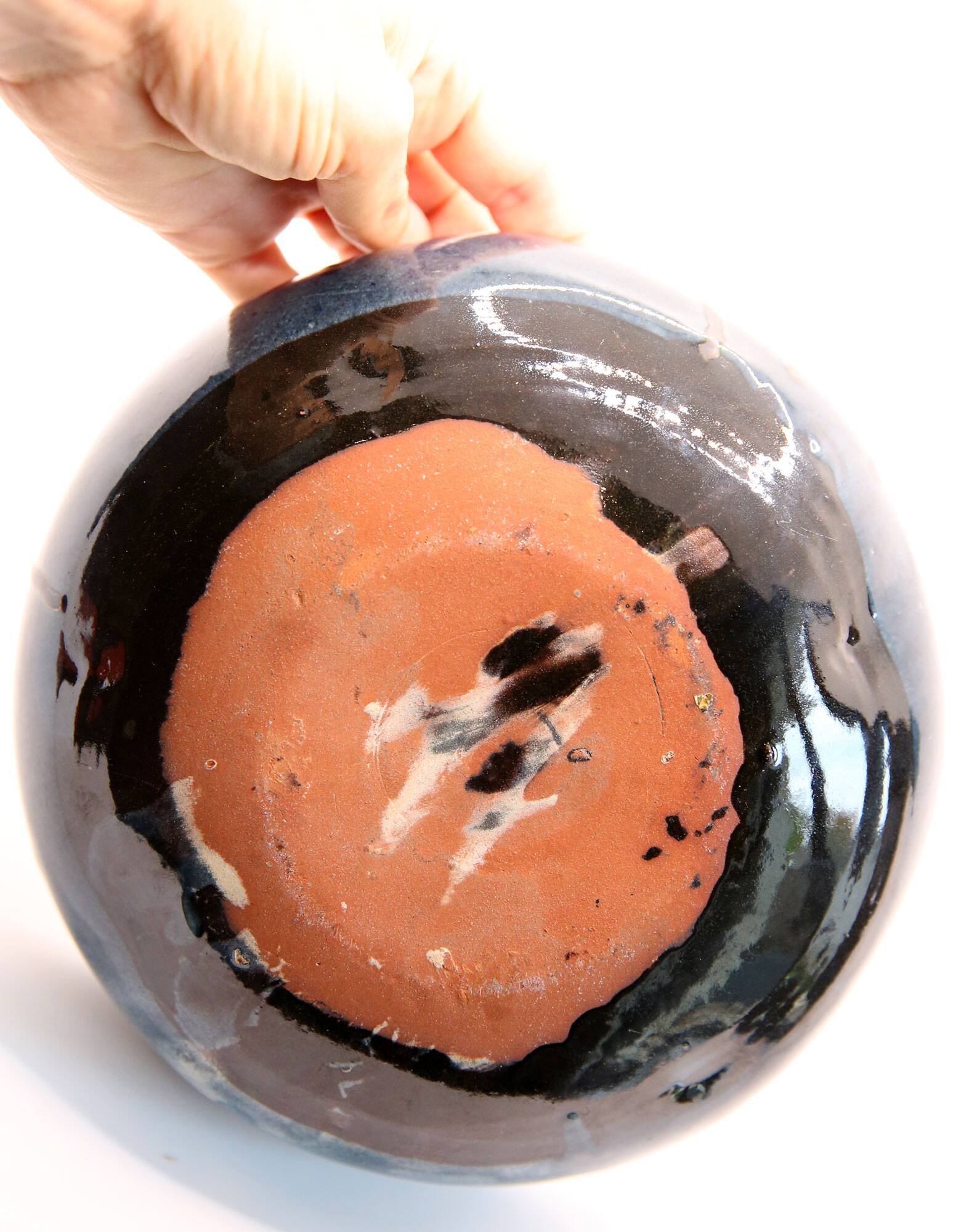 Spanish cup in midnight blue ceramic spotted with black by Ignacio Buxo