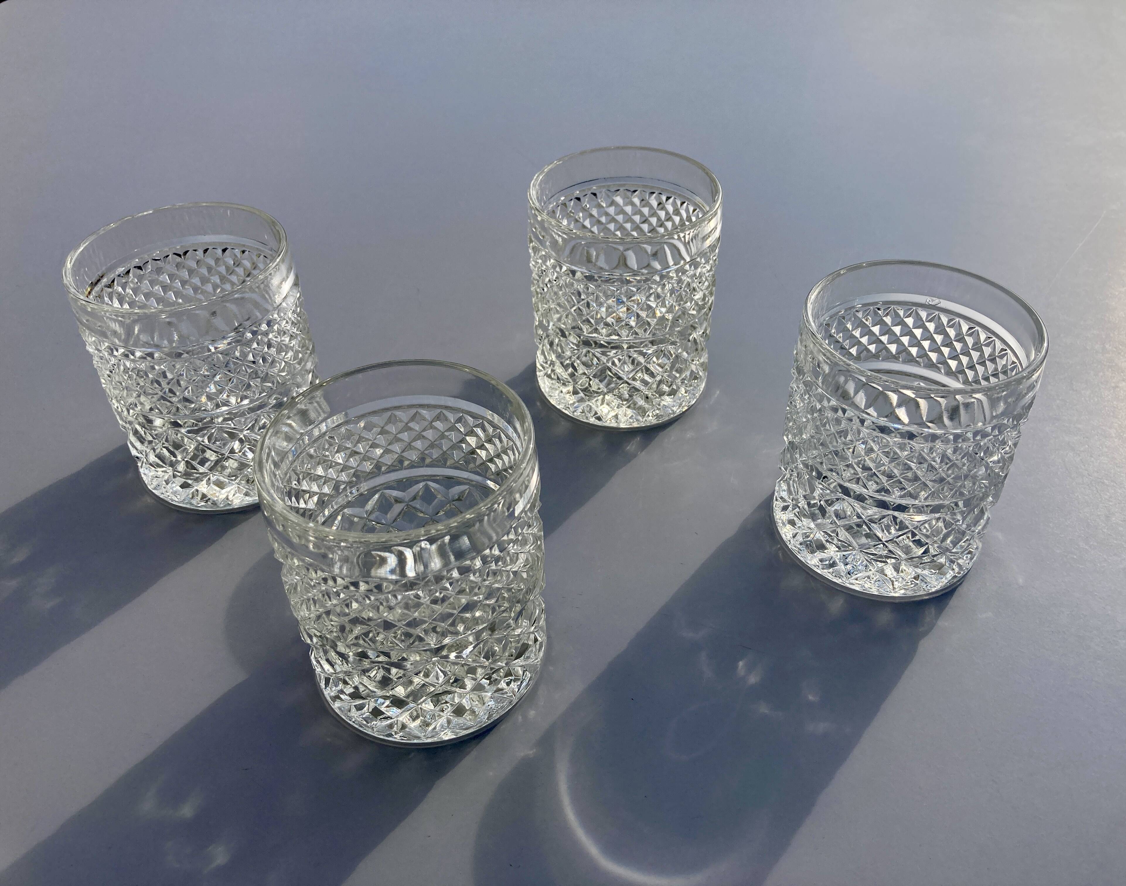 Set of 4 vintage glasses from the 60s-70s in moulded glass.