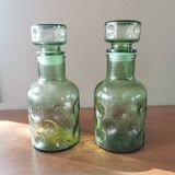 Paire de carafes en verre vert, années 70