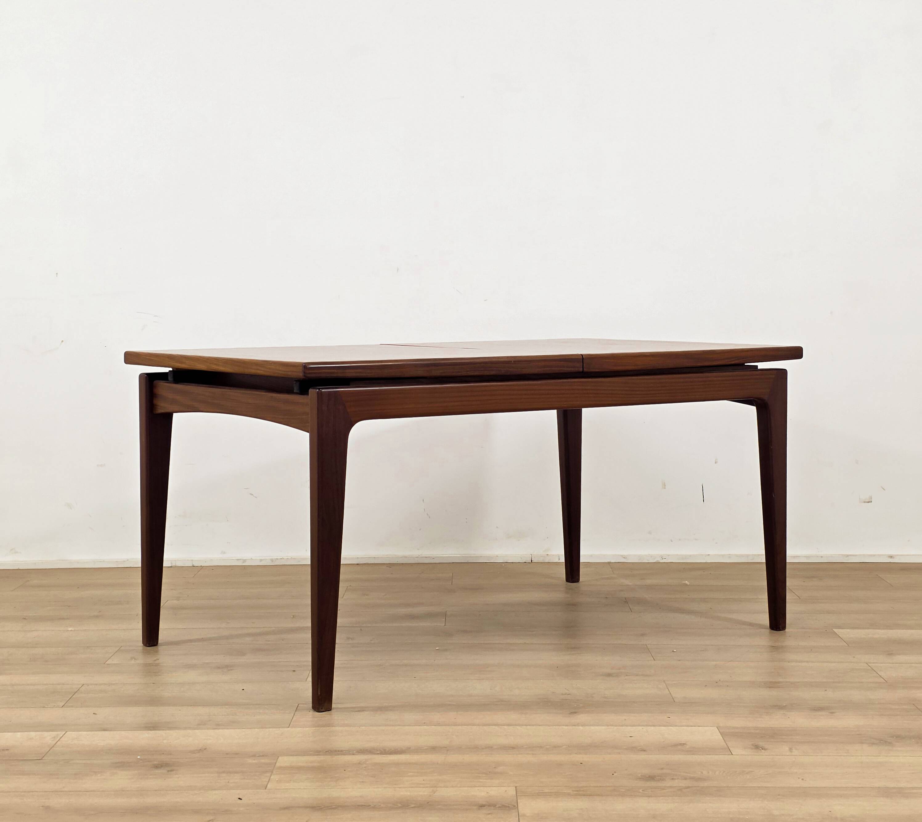 Scandinavian extendable dining table in teak – 1970s