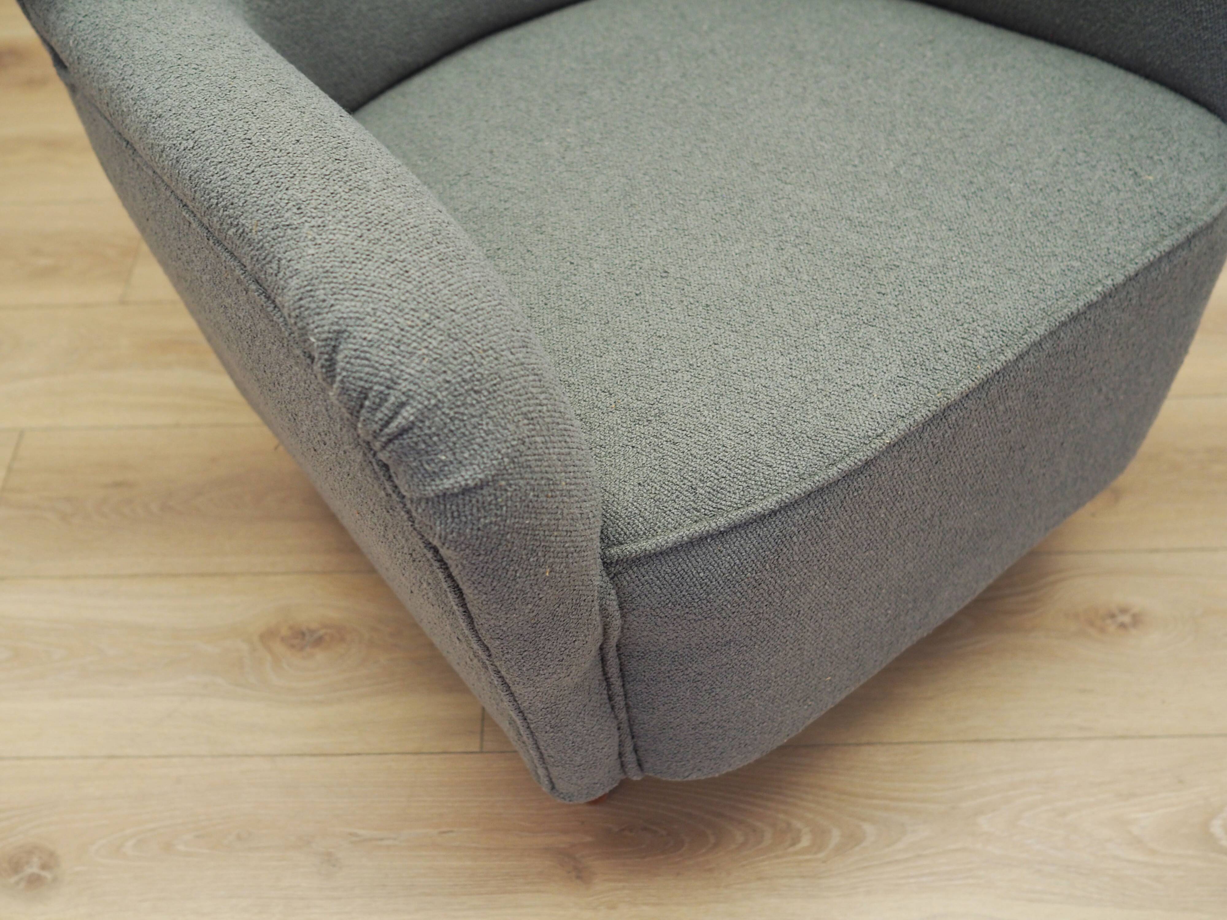 Fauteuil gris, design scandinave, production : Danemark