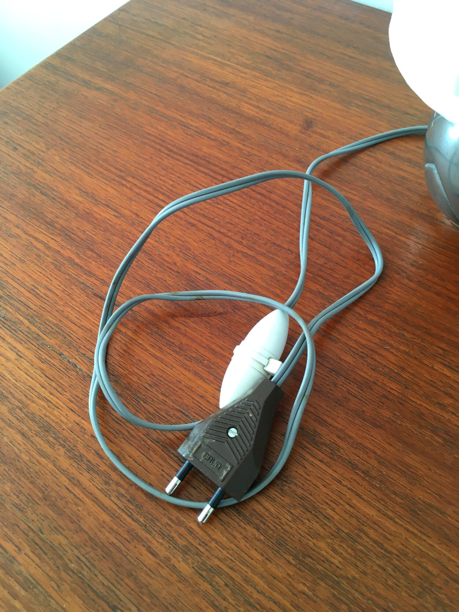 Art Deco pewter lamp by René Delavan