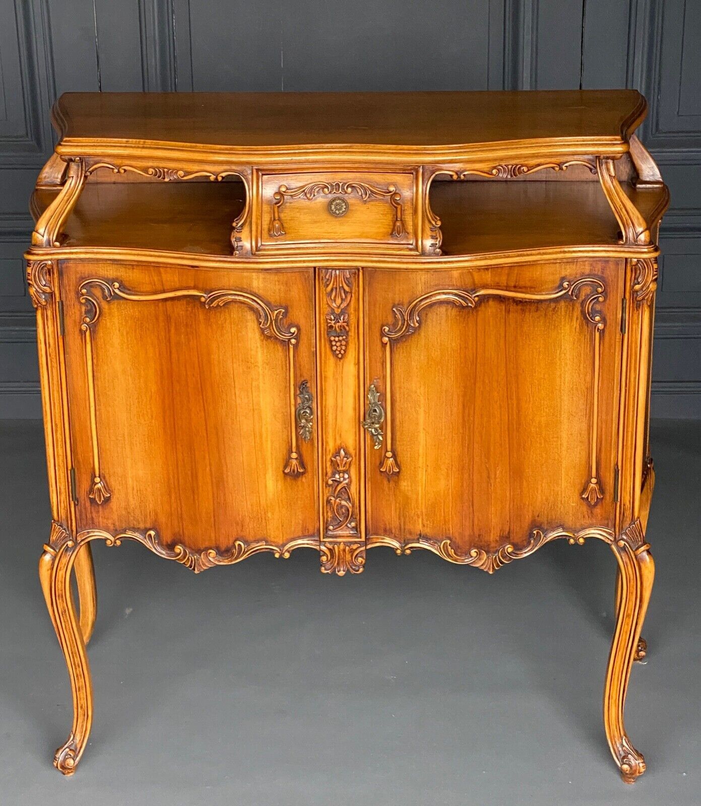 Meuble rococo deux portes styles Louis XV milieu XXeme | Selency