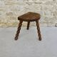 Tabouret tripode en bois massif, dit de vacher