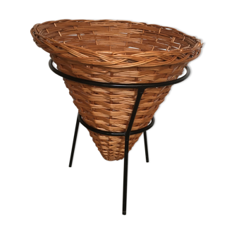 Planter in rattan