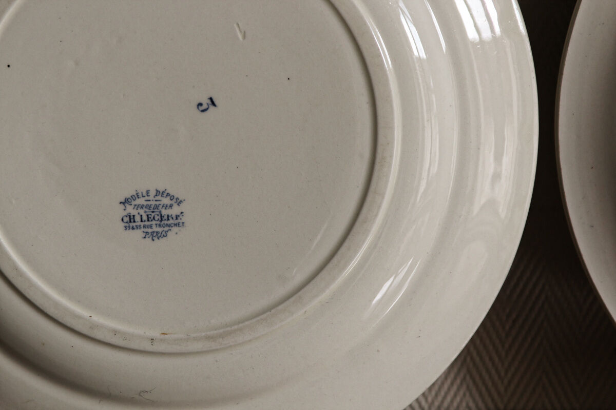 Set of 5 iron earth dishes