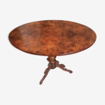 Oval side table Louis Philippe period walnut and walnut bramble, tripod foot