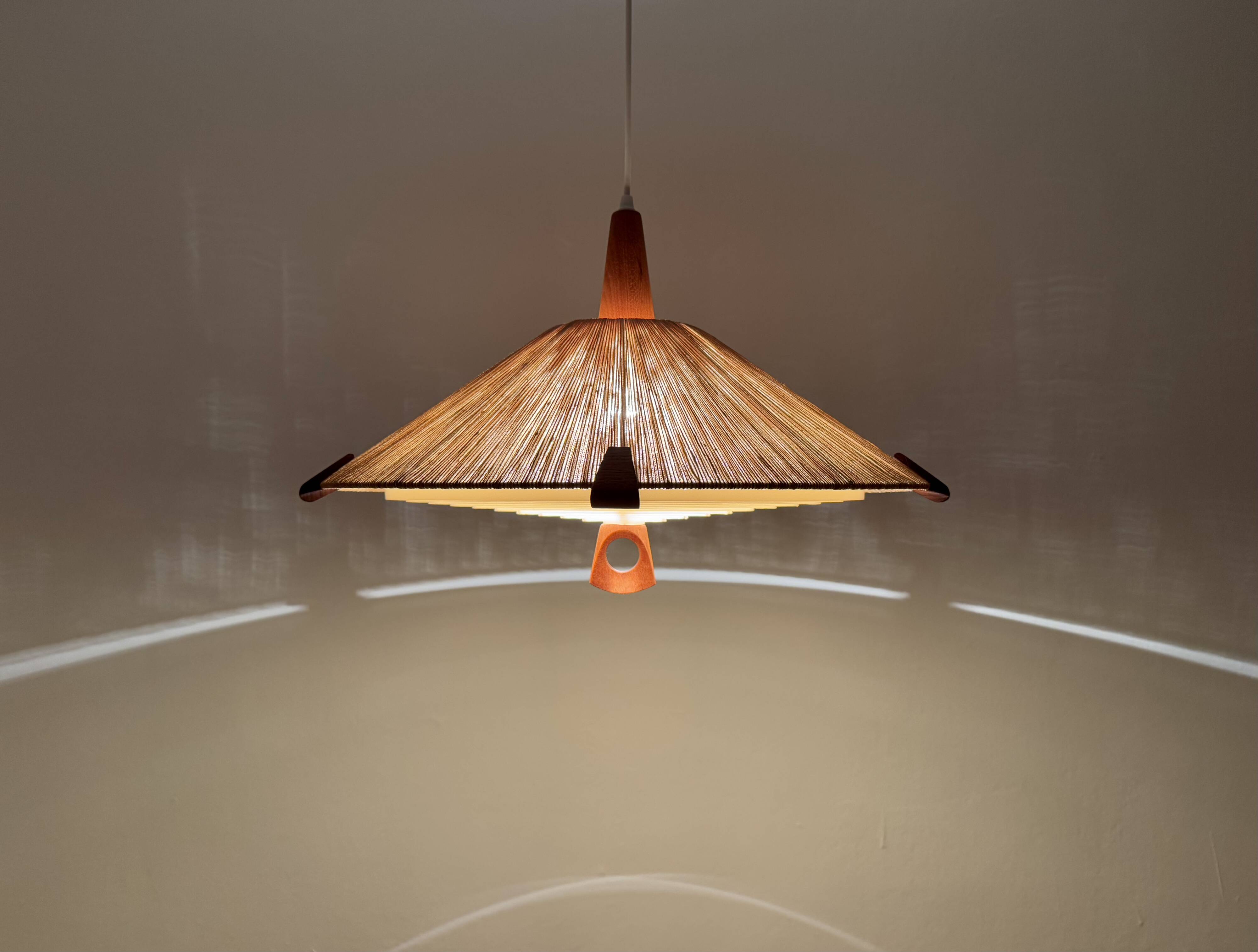 Suspension en sisal et teck par Temde