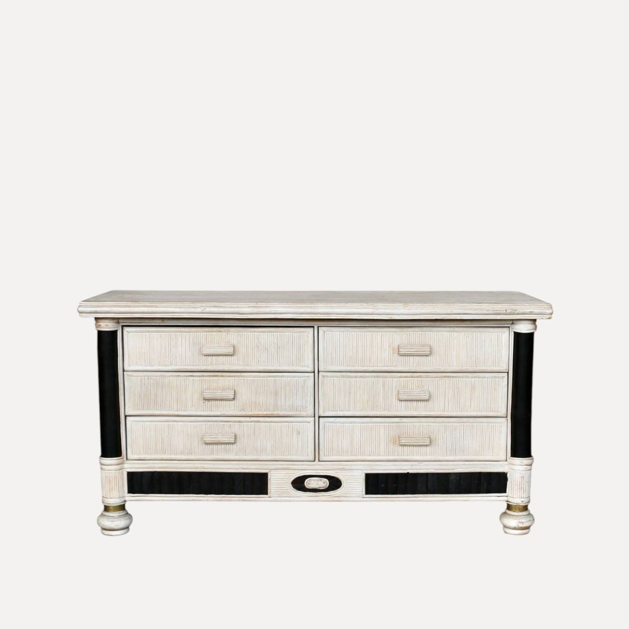Une commode à 6 tiroirs, France, années 80.