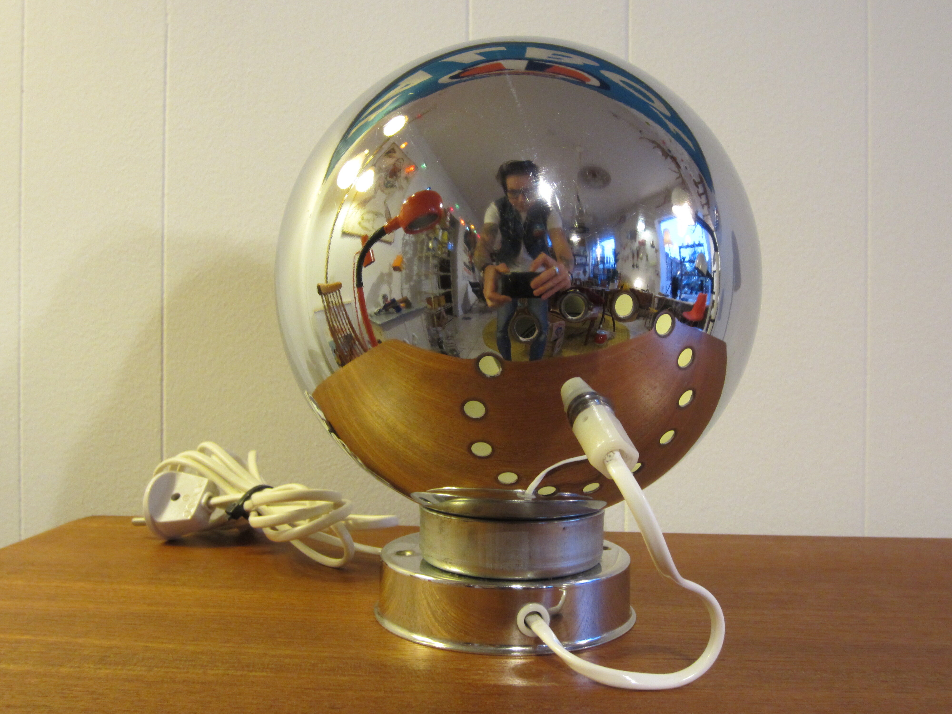 Scandinavian magnetic wall light by Trivselbelysning