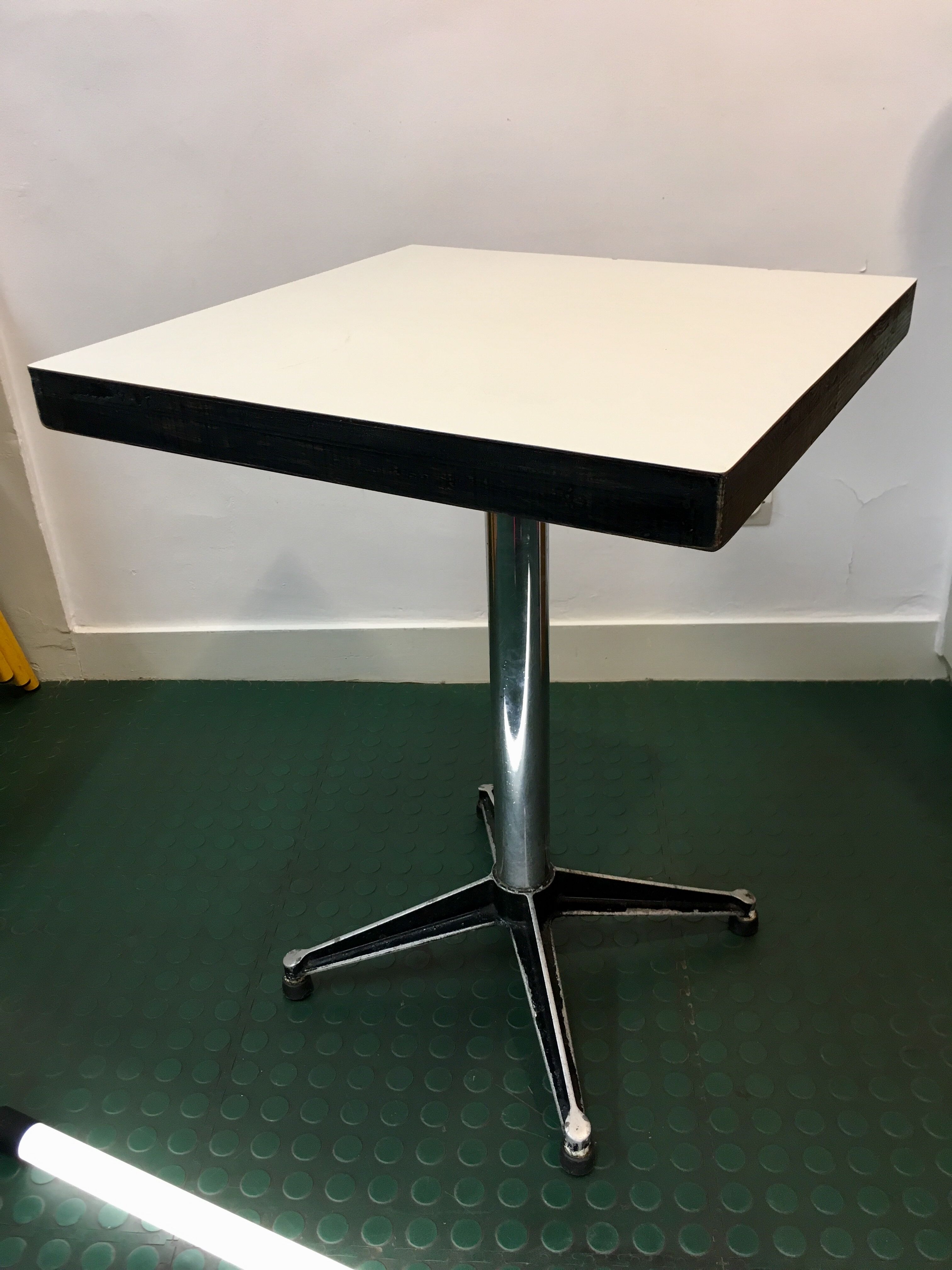 TABLE de Bistrot FORMICA and steel BERC ANTOINE