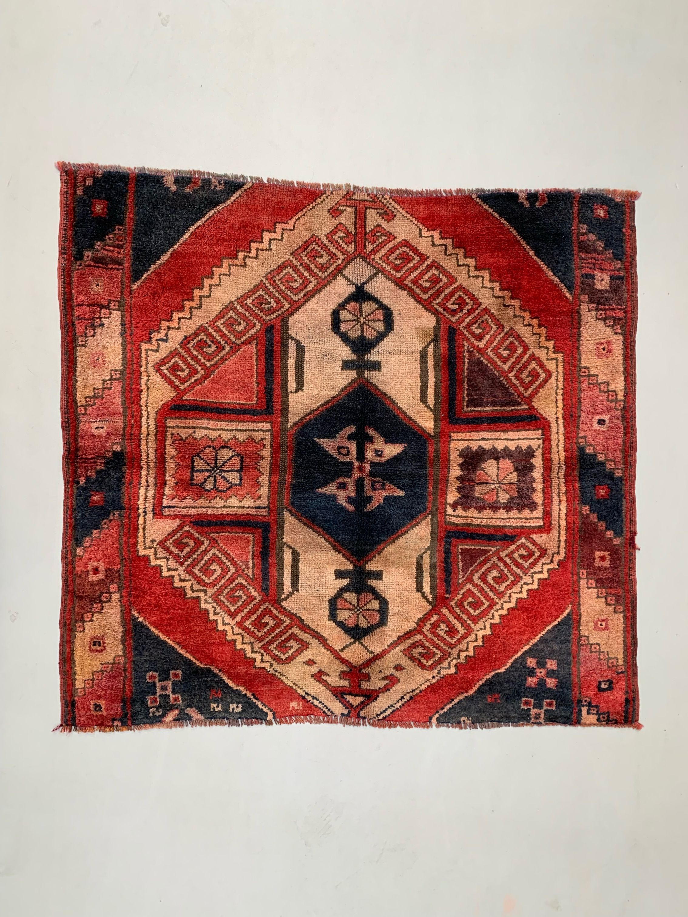 Vintage western turkish rug oriental 115x124 cm