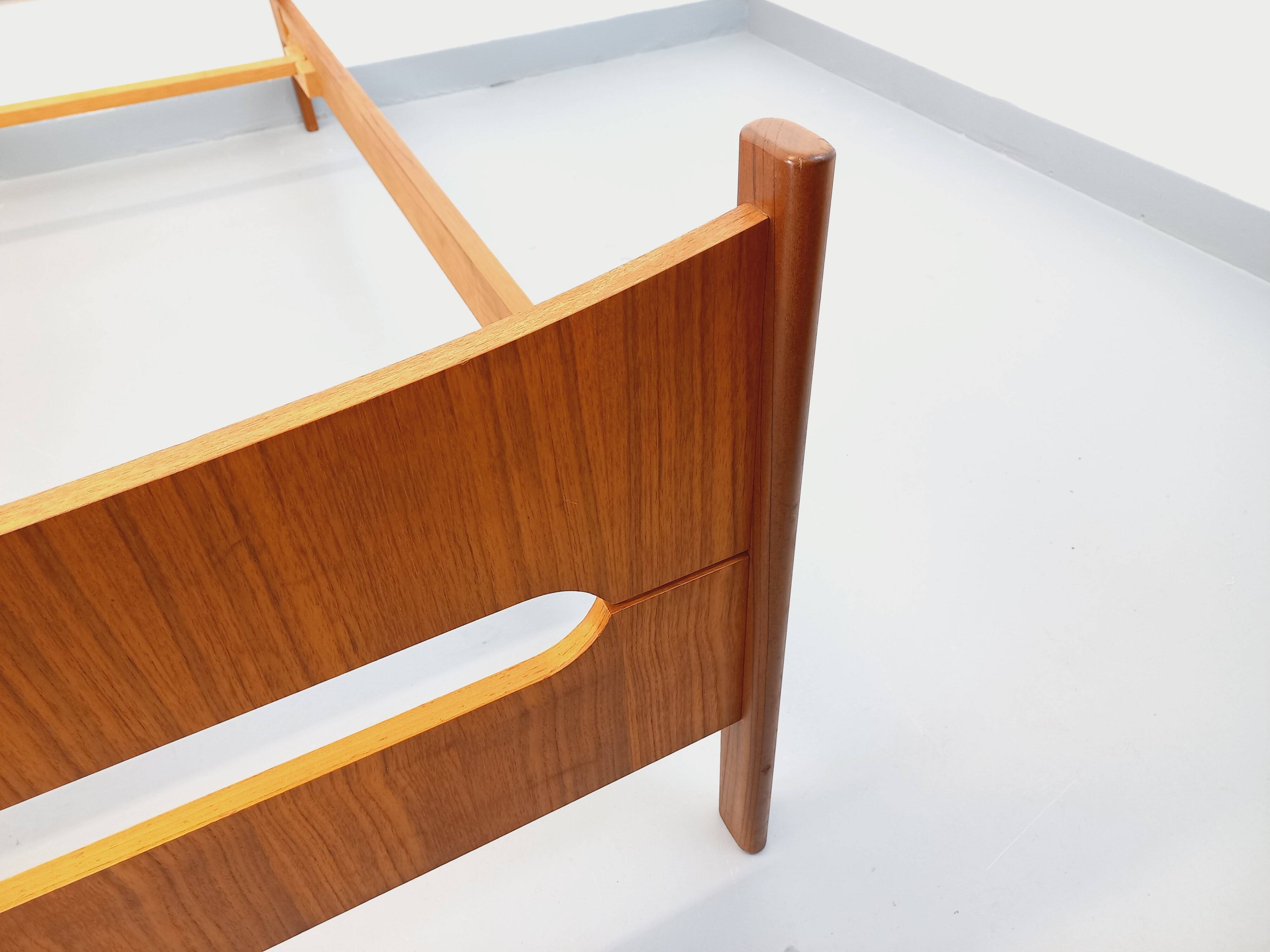 Light simple vintage Scandinavian style in teak from the 1960s.