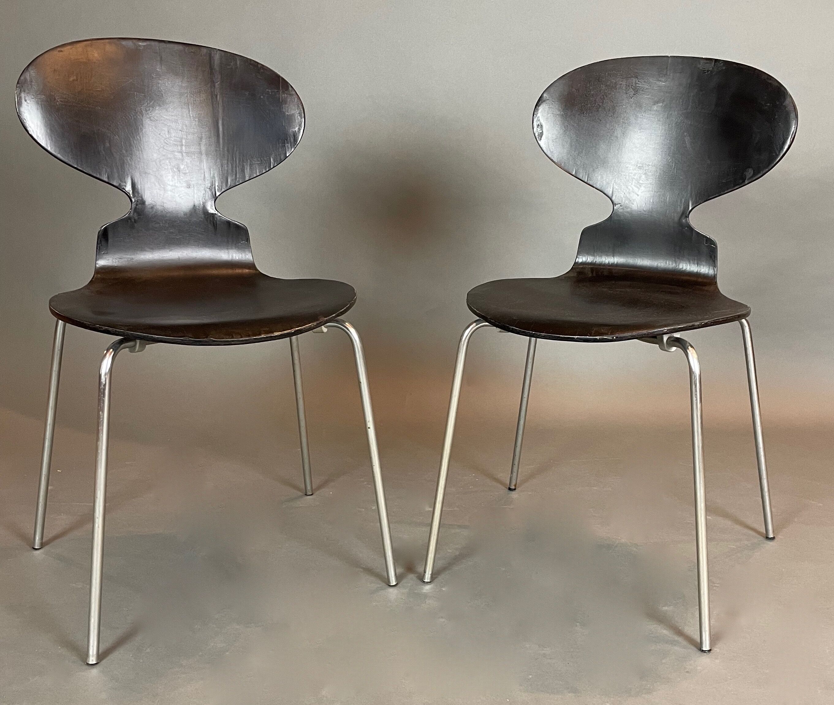 Paire de chaises "fourmi" design Arne Jacobsen, édité par Fritz Hansen circa 1960