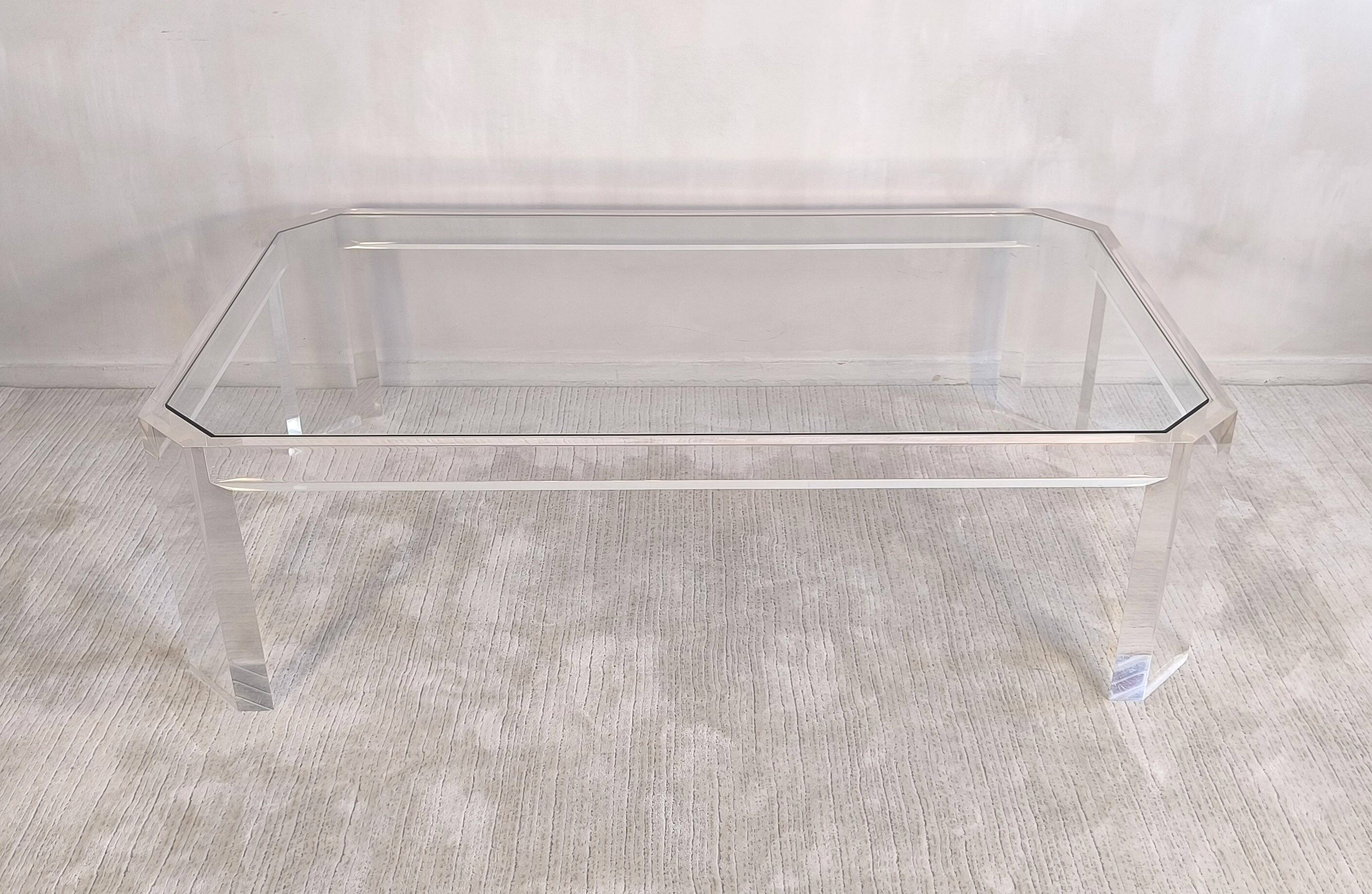 Superb coffee table in Altuglas and glass – signed by Marc Micoud, circa 1970.
