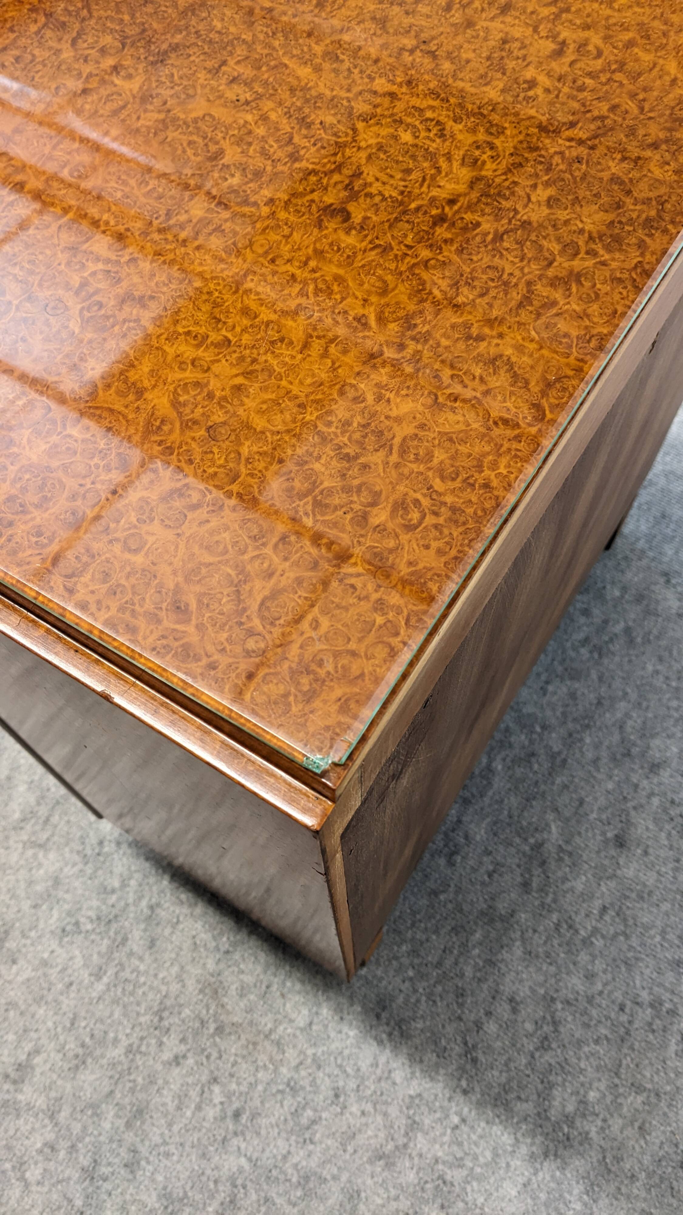 Pair of Art Deco amboyna burl bedside tables circa 1920