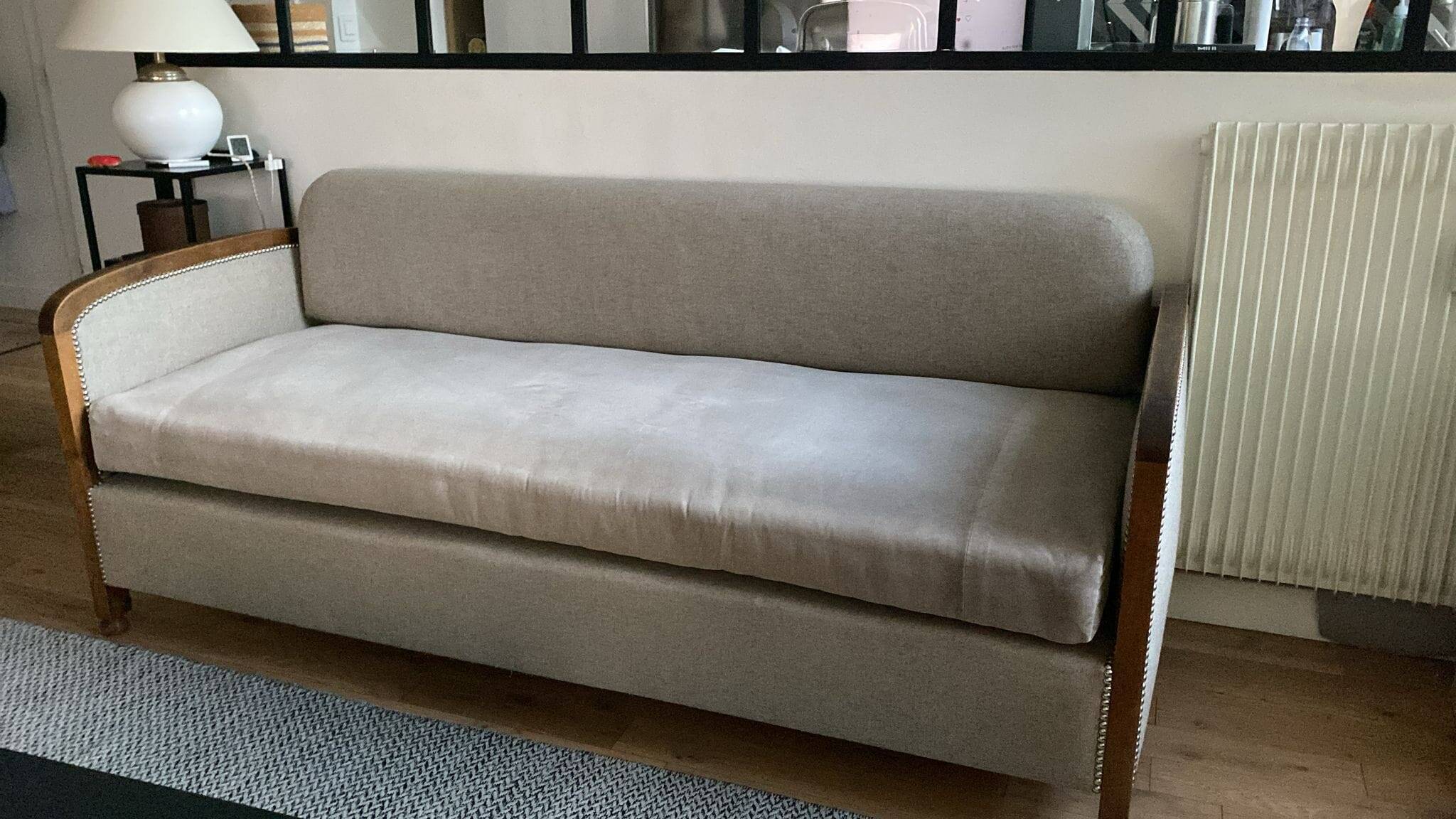 Elegant antique Napoleon III chaise longue – solid wood & beige velvet