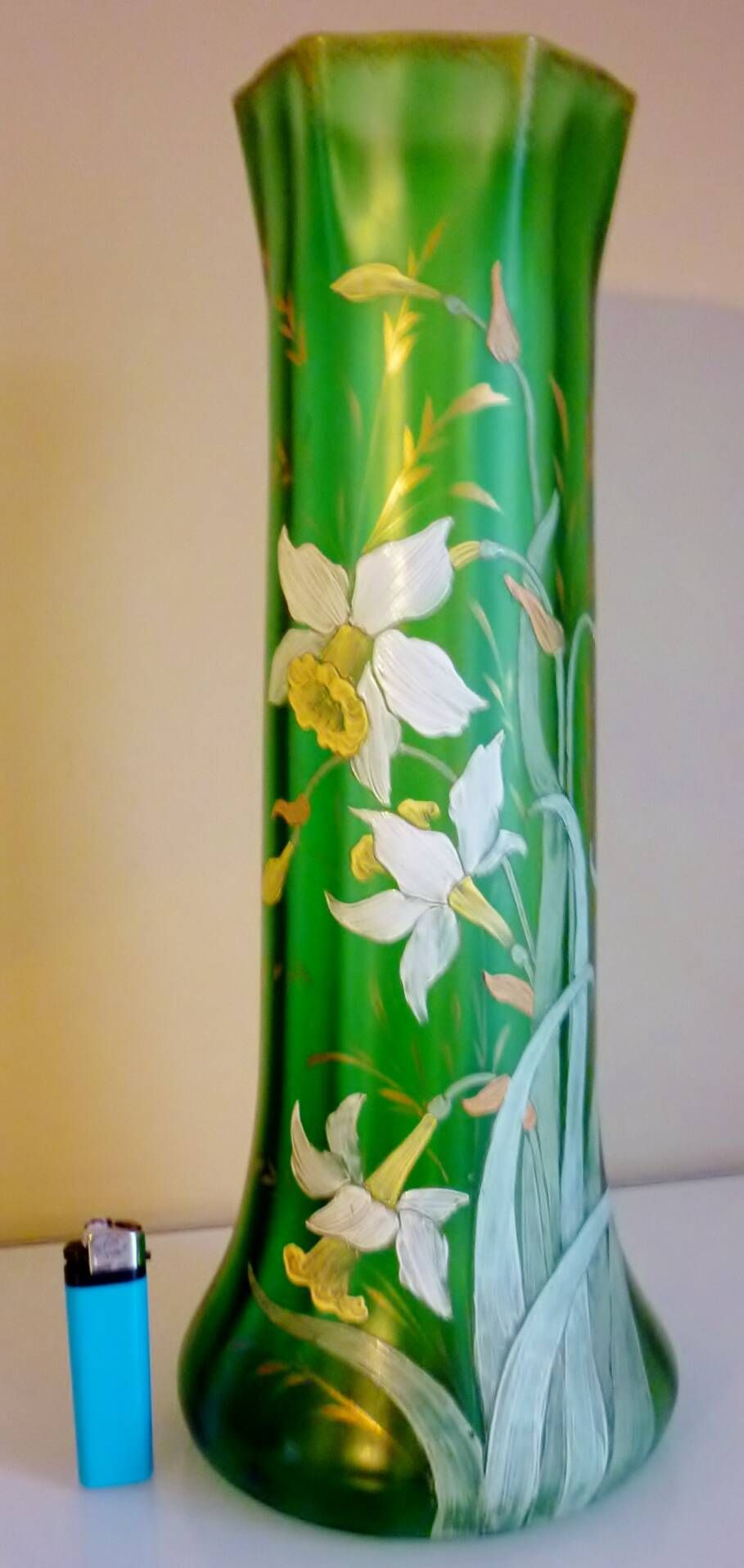 Vase with daffodils in blown glass, enameled, gilded, Legras Montjoye workshops, art nouveau