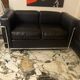 Canapé LC2 en cuir noir – Cassina, Le Corbusier / Perriand / Jeanneret
