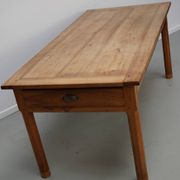 Table à manger de ferme française en cerisier antique, 19e siècle