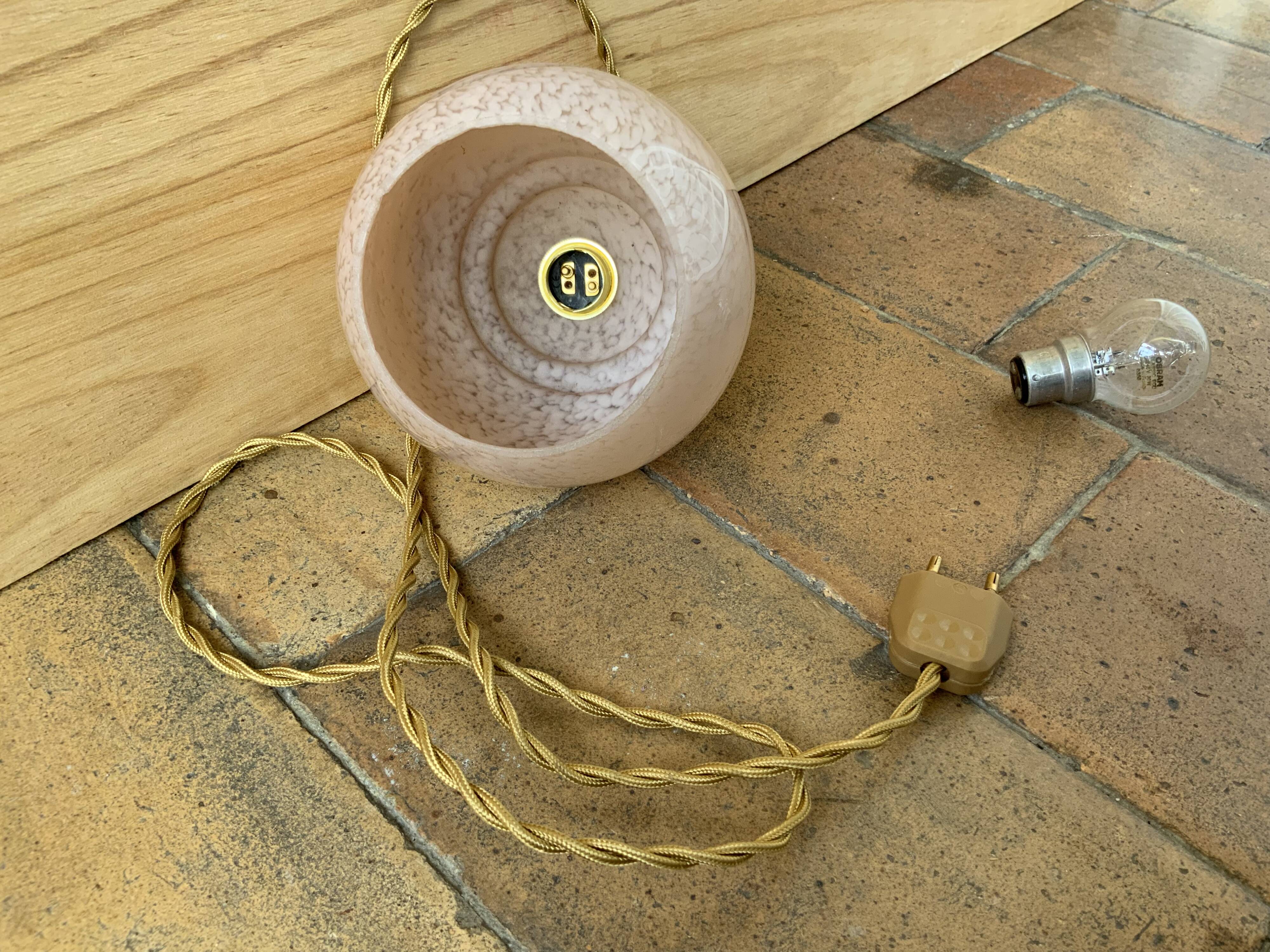 Pink opaline suspension