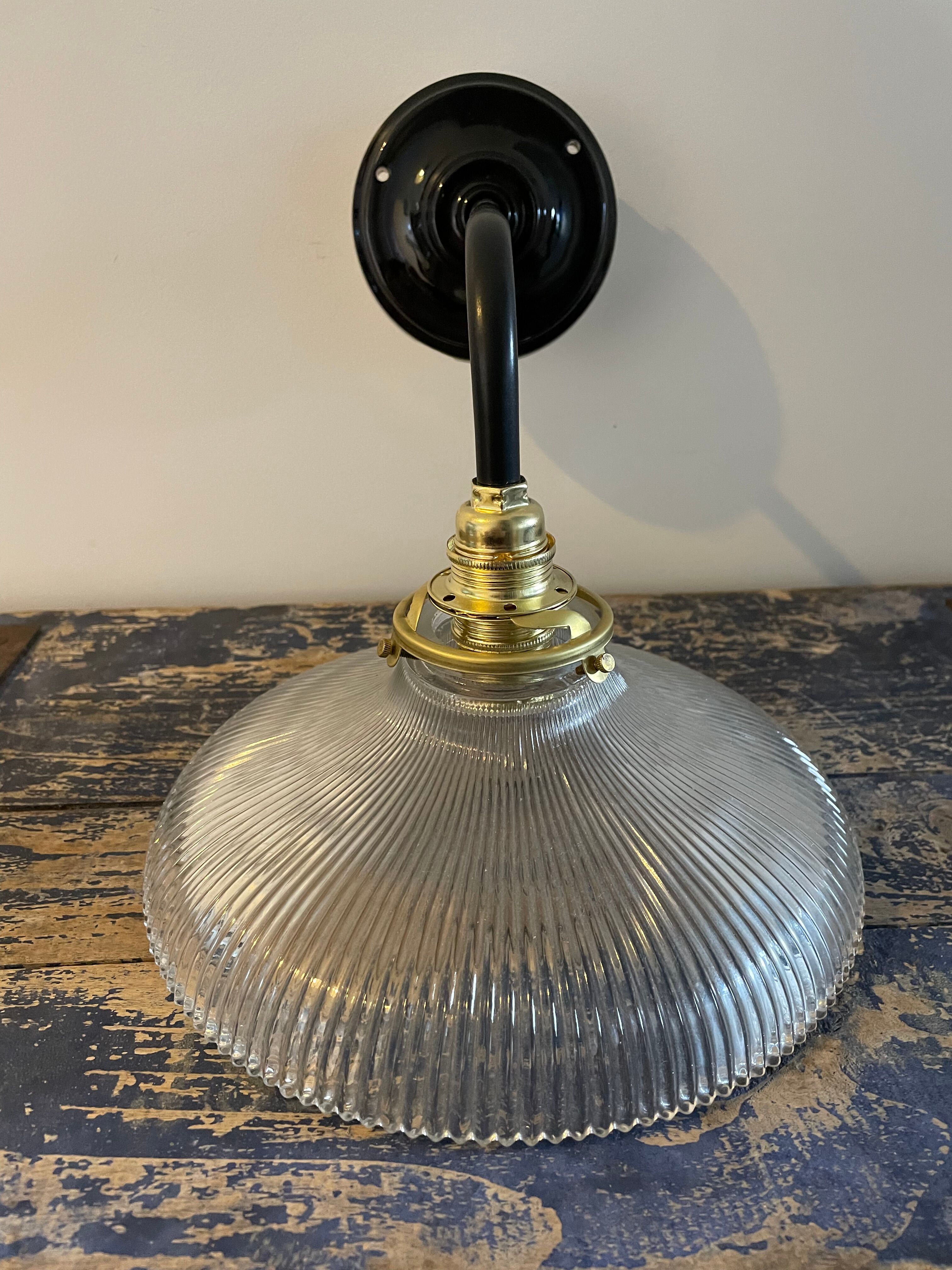 Applique vintage en verre holophane électrifiée à neuf